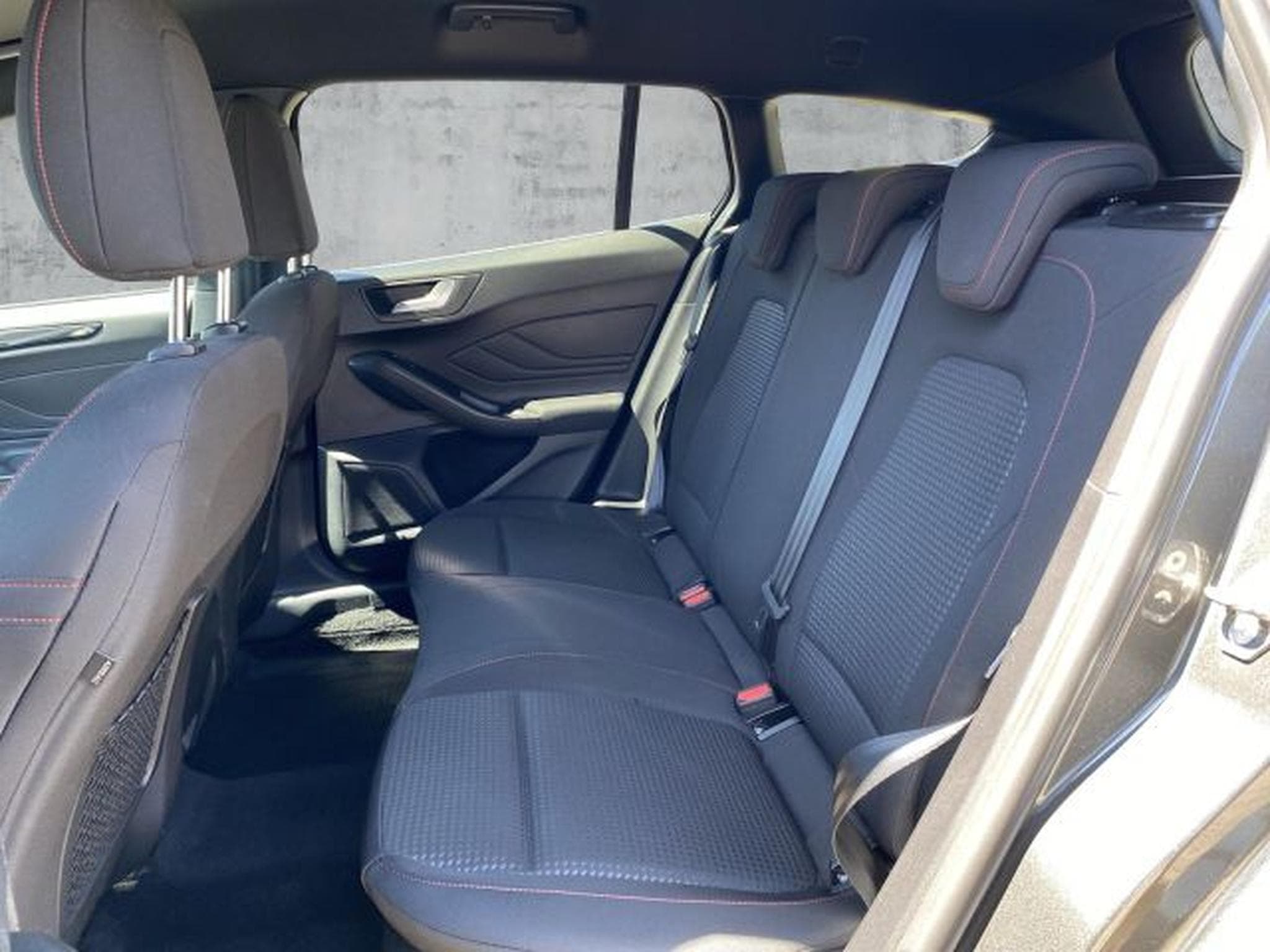 Ford Focus Focus Turnier 1.5 ST-Line Autom. NAVI LED AHK (2020) - Photo 12