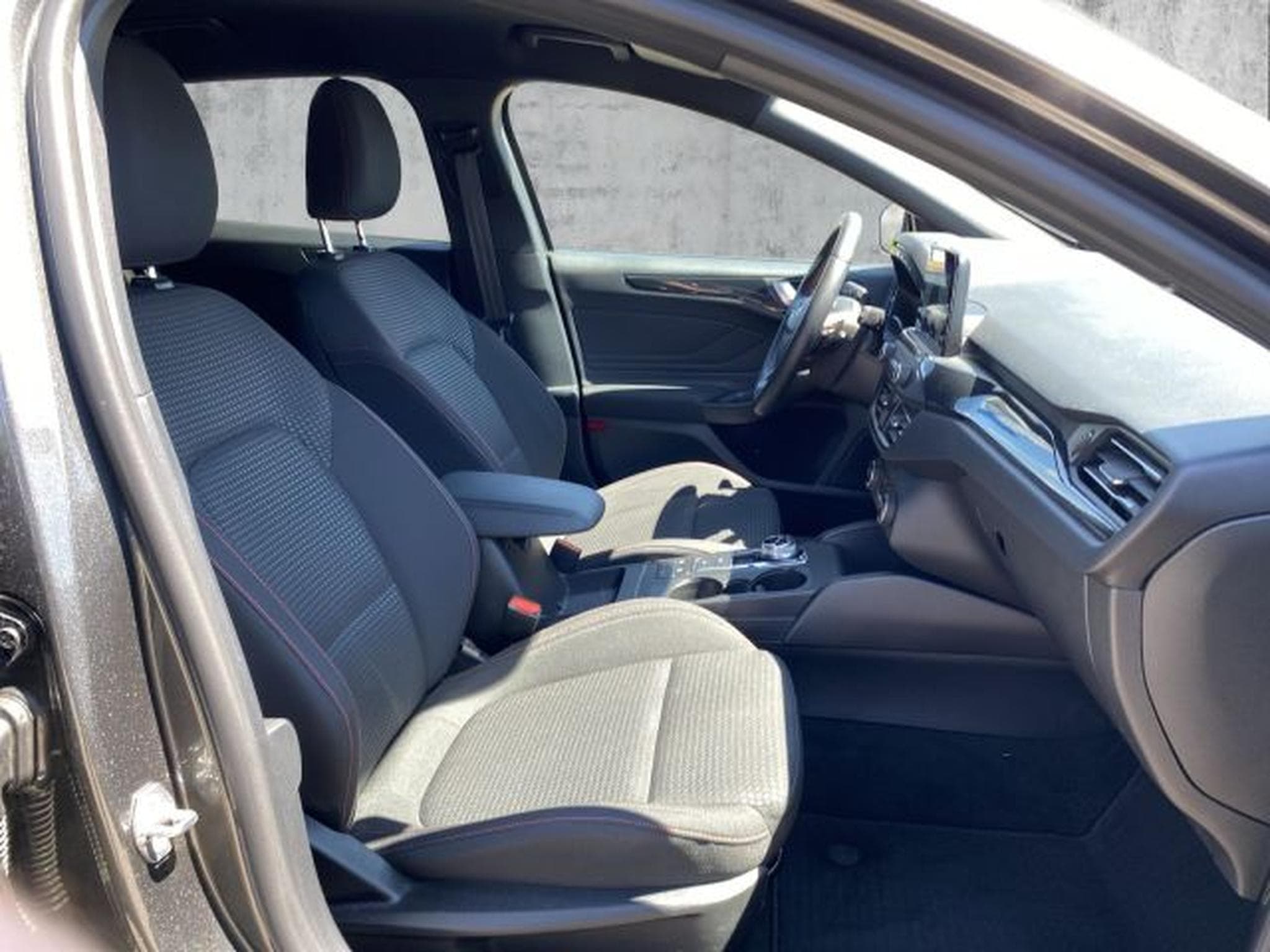 Ford Focus Focus Turnier 1.5 ST-Line Autom. NAVI LED AHK (2020) - Photo 13
