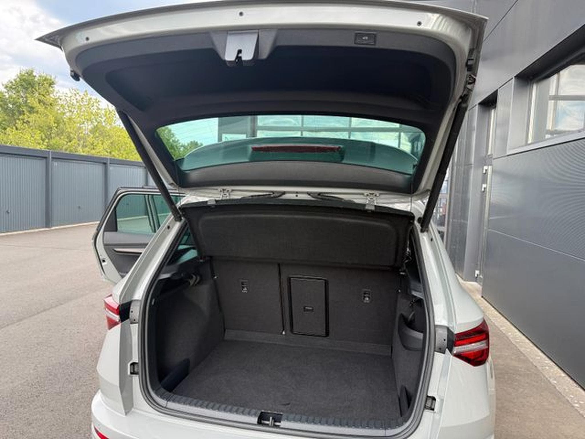 Skoda Karoq Karoq Sportline 4x4 Pano AHK 4xSHZ DSG LED Navi (2023) - Photo 11