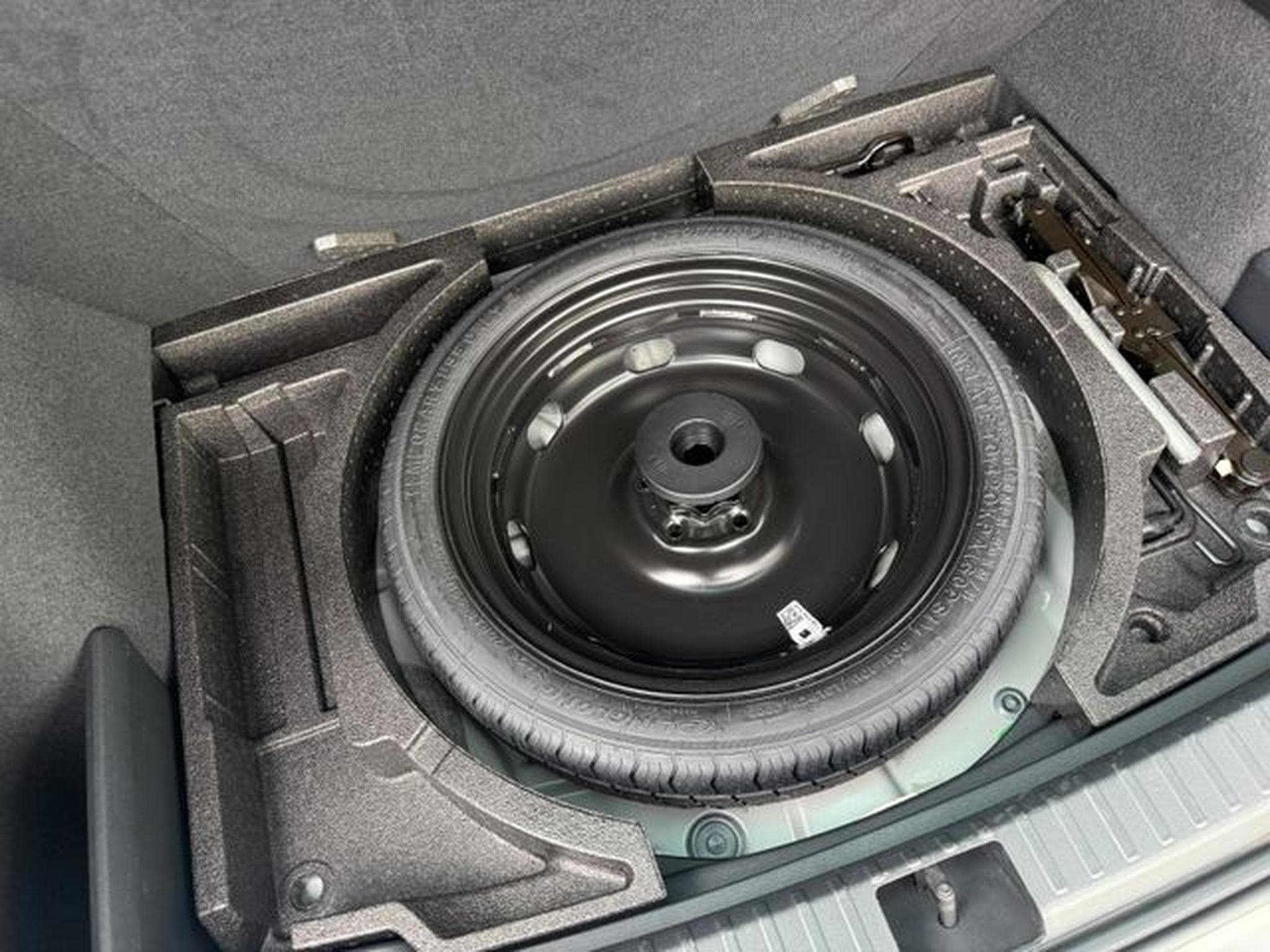 Skoda Karoq Karoq Sportline 4x4 Pano AHK 4xSHZ DSG LED Navi (2023) - Photo 13