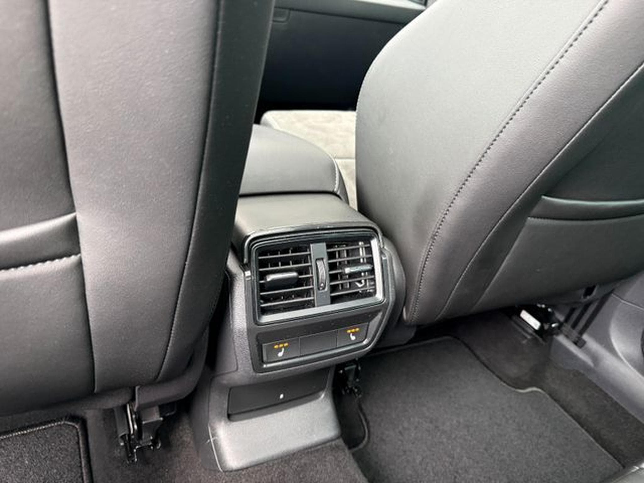 Skoda Karoq Karoq Sportline 4x4 Pano AHK 4xSHZ DSG LED Navi (2023) - Photo 14