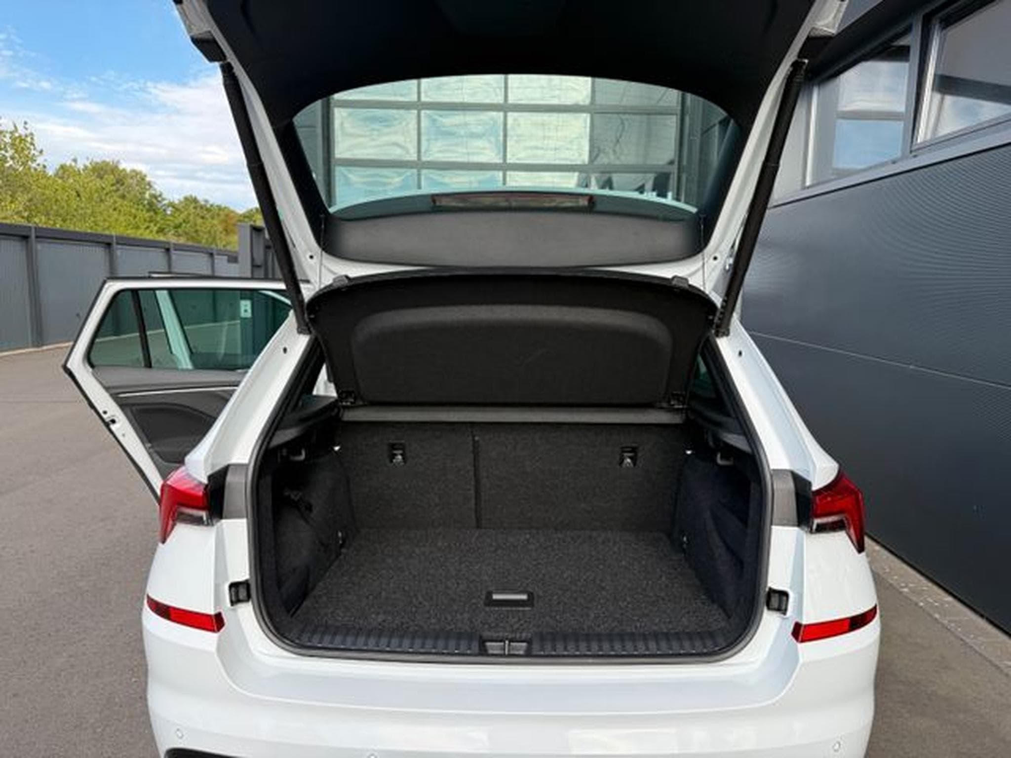 Skoda Kamiq Kamiq Monte Carlo DSG 18" Navi AHK VC ACC (2023) - Photo 13