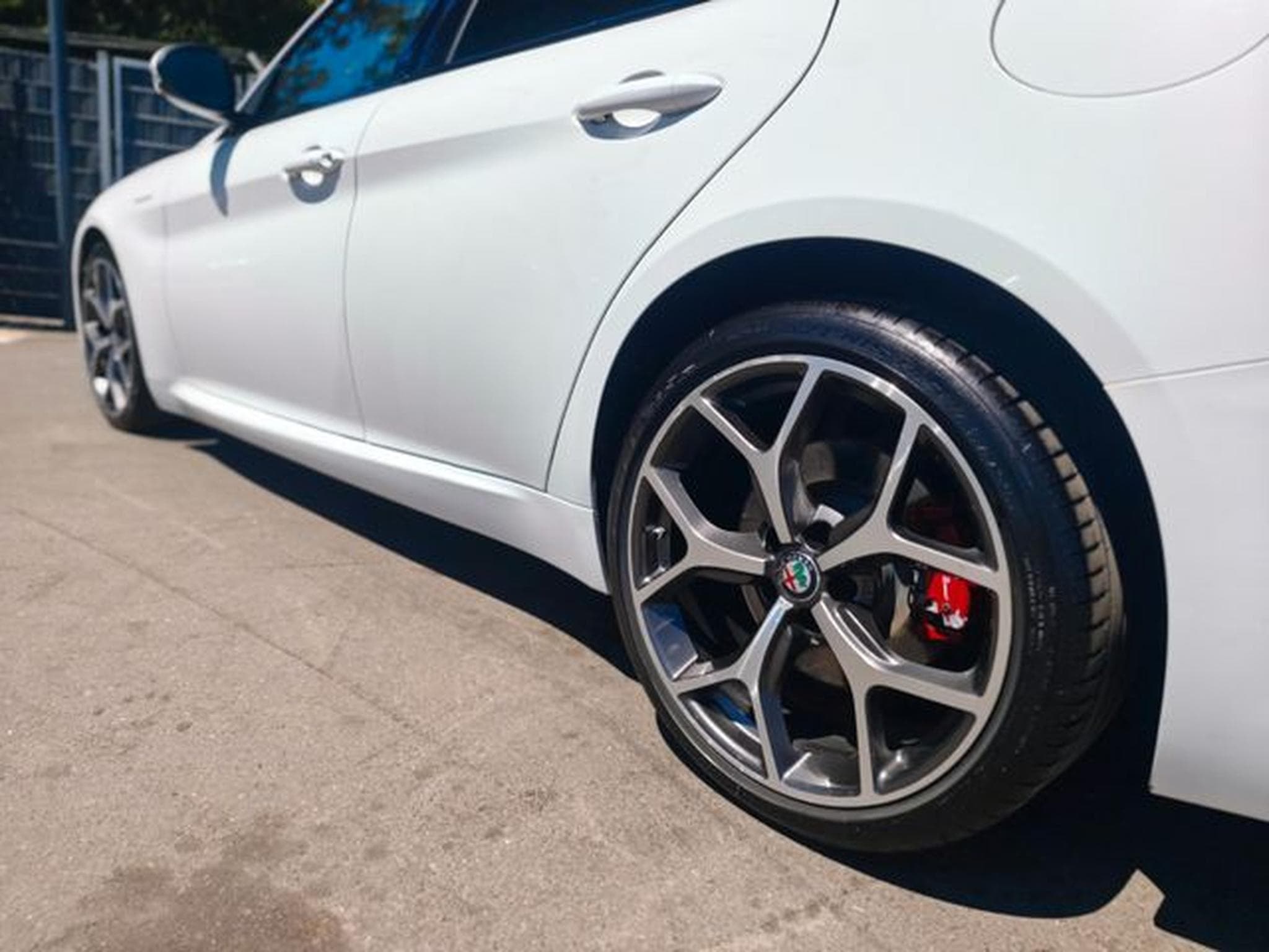 Alfa-Romeo Giulia GIULIA VELOCE Q4 *AUT*LEDER*NAVI*KAM*SHZ*8xALU* (2018) - Photo 10