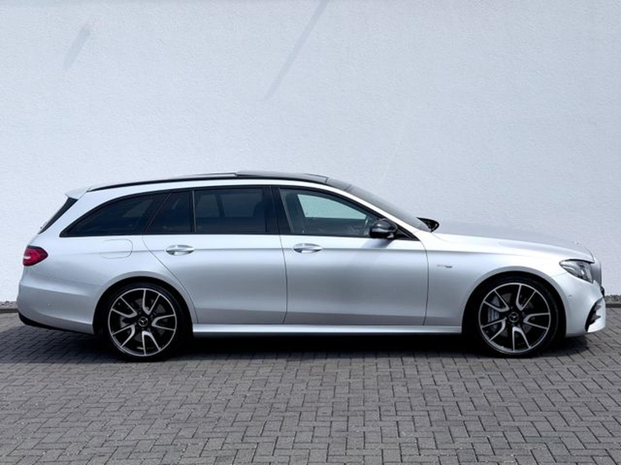 Mercedes E 43 AMG E 43 AMG 4Matic /PANO/LED/360°CAM/BURMESTER/AHK/ (2018) - Photo 4