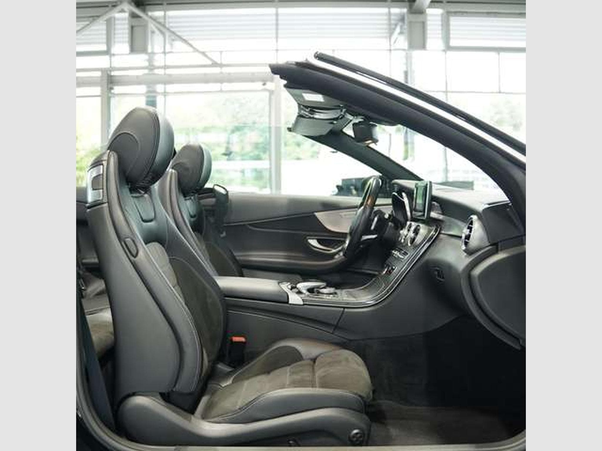 Mercedes C 300 Cabrio AMG Line *2.H *AHK *Kamera *Navi (2018) - Photo 11