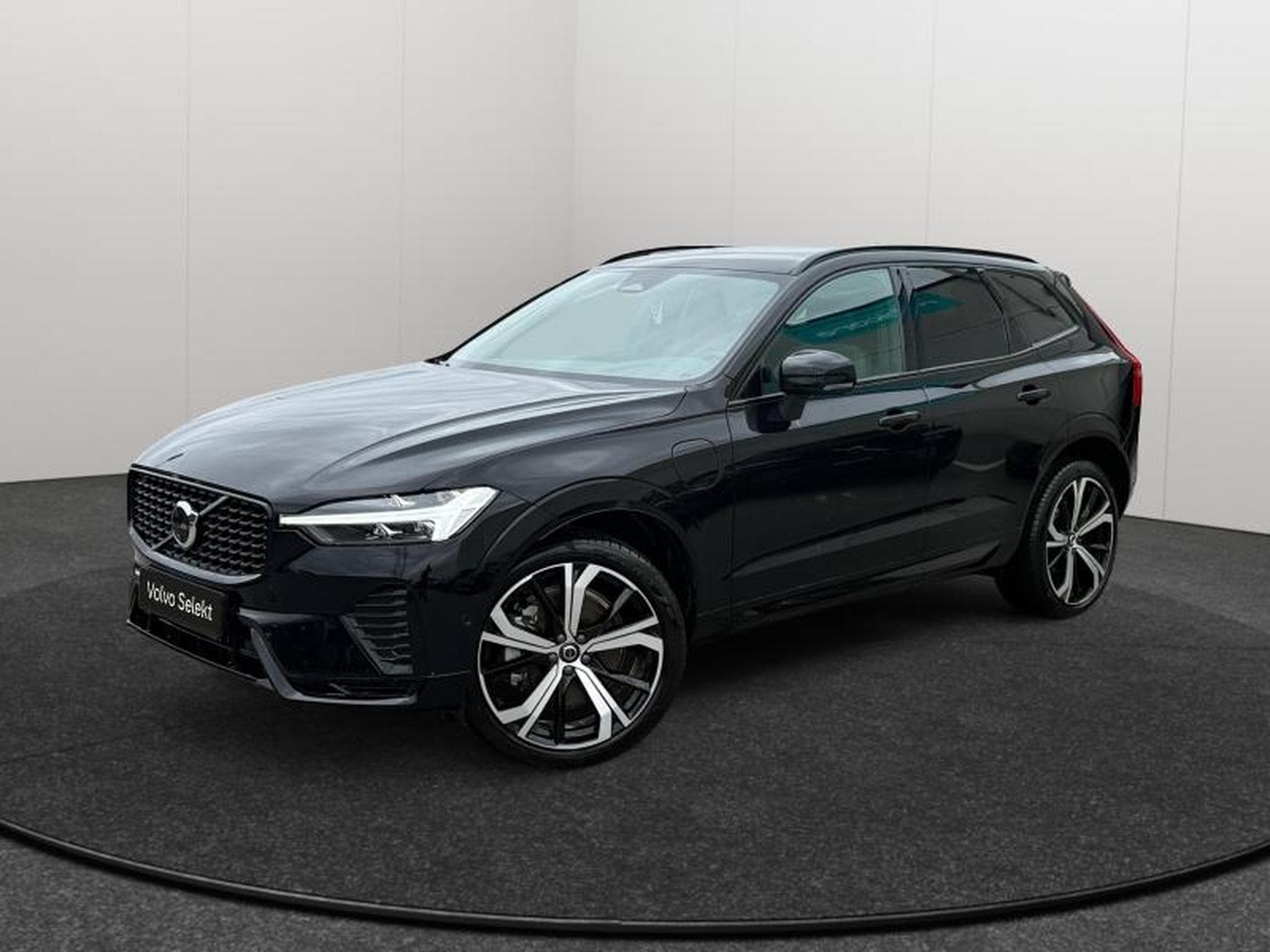 Volvo XC60 T8 Plus Dark / Hybride FOUR-C 21\' KIT HIVER INCLUS (2025) - Photo 1