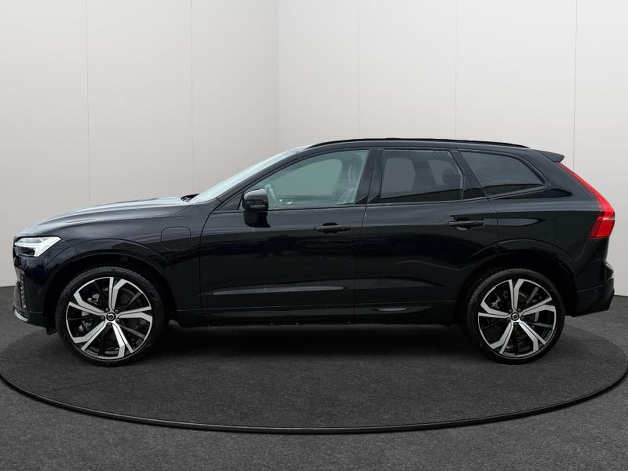Volvo XC60 T8 Plus Dark / Hybride FOUR-C 21\' KIT HIVER INCLUS (2025) - Photo 4