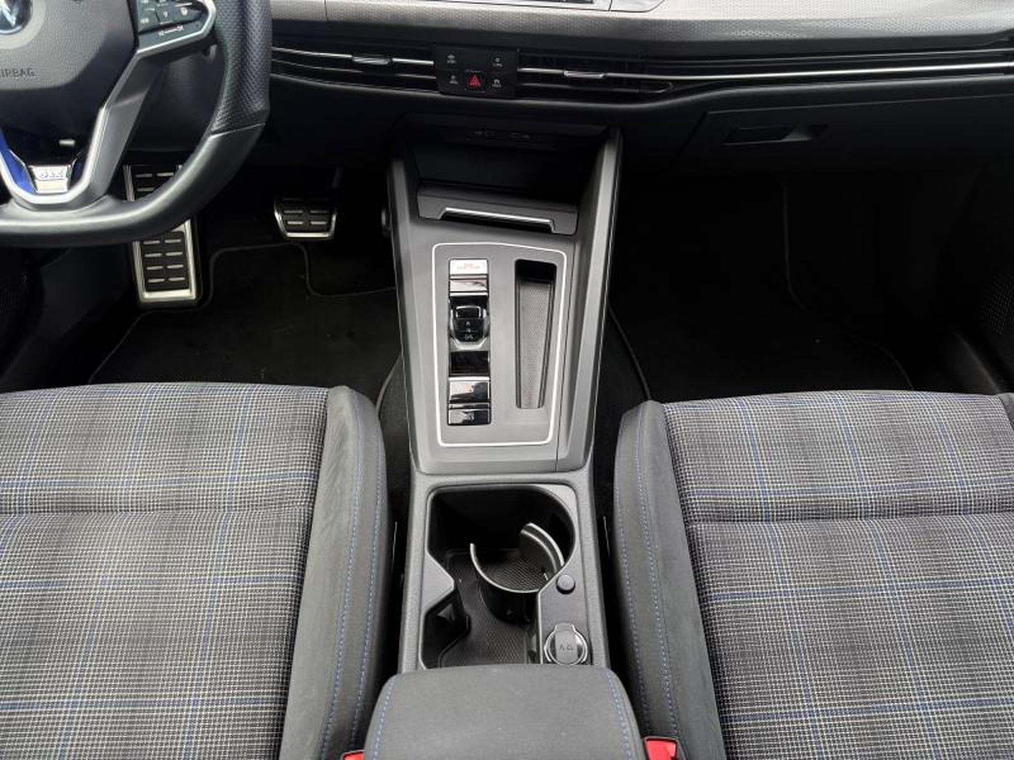 VW Golf VIII GTE (2021) - Photo 13