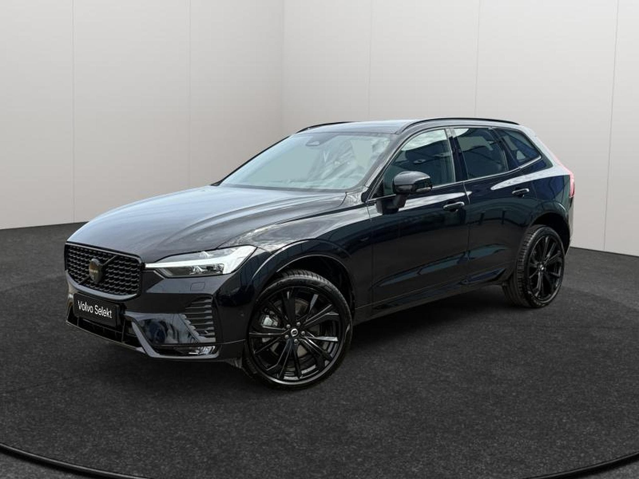 Volvo XC60 B5 AWD Ultra Black Edition / Essence (2025) - Photo 1