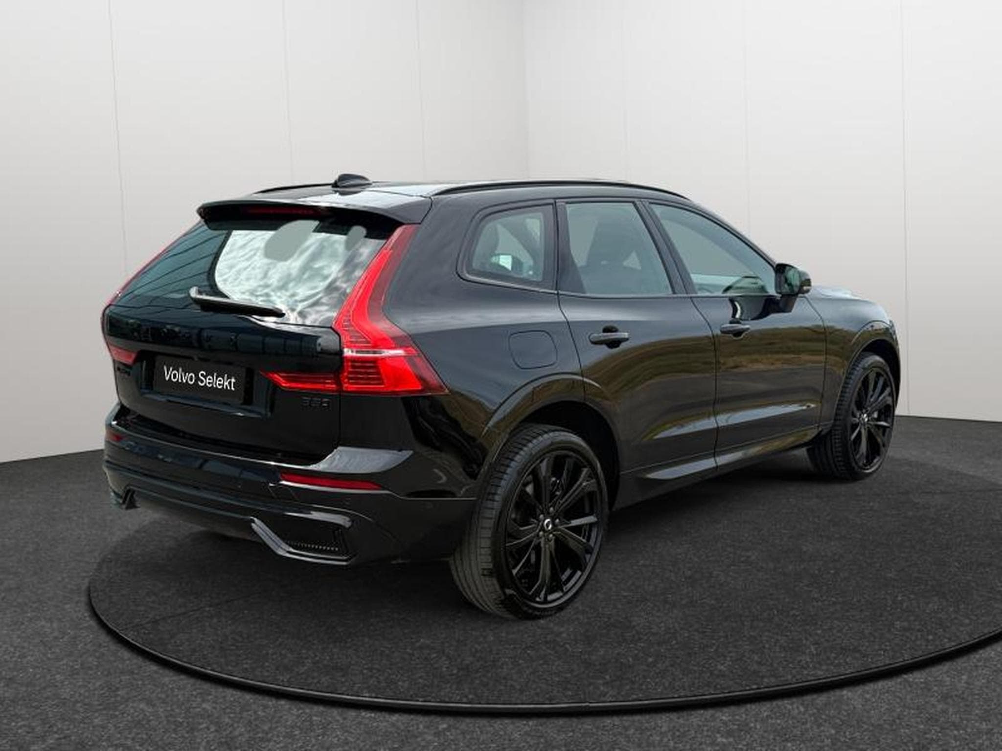 Volvo XC60 B5 AWD Ultra Black Edition / Essence (2025) - Photo 2