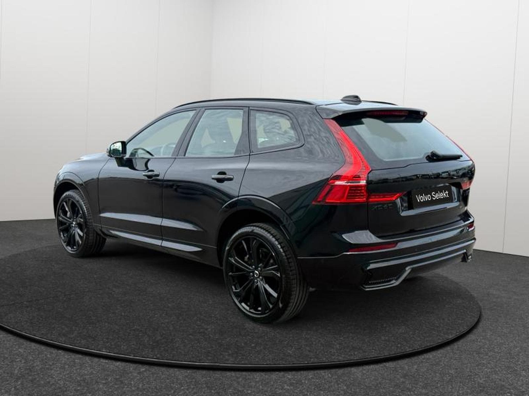 Volvo XC60 B5 AWD Ultra Black Edition / Essence (2025) - Photo 5