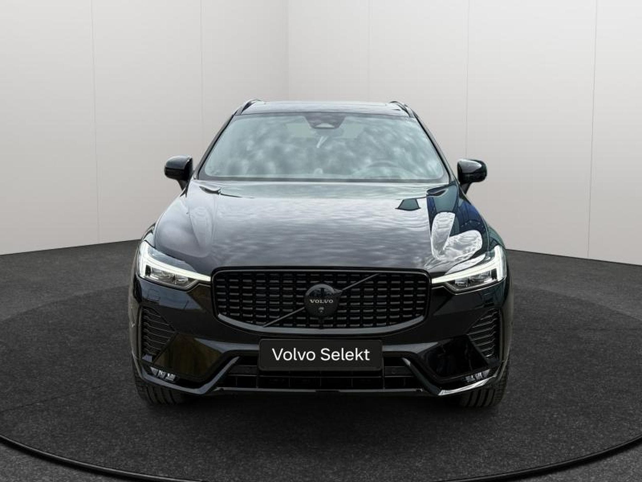 Volvo XC60 B5 AWD Ultra Black Edition / Essence (2025) - Photo 9