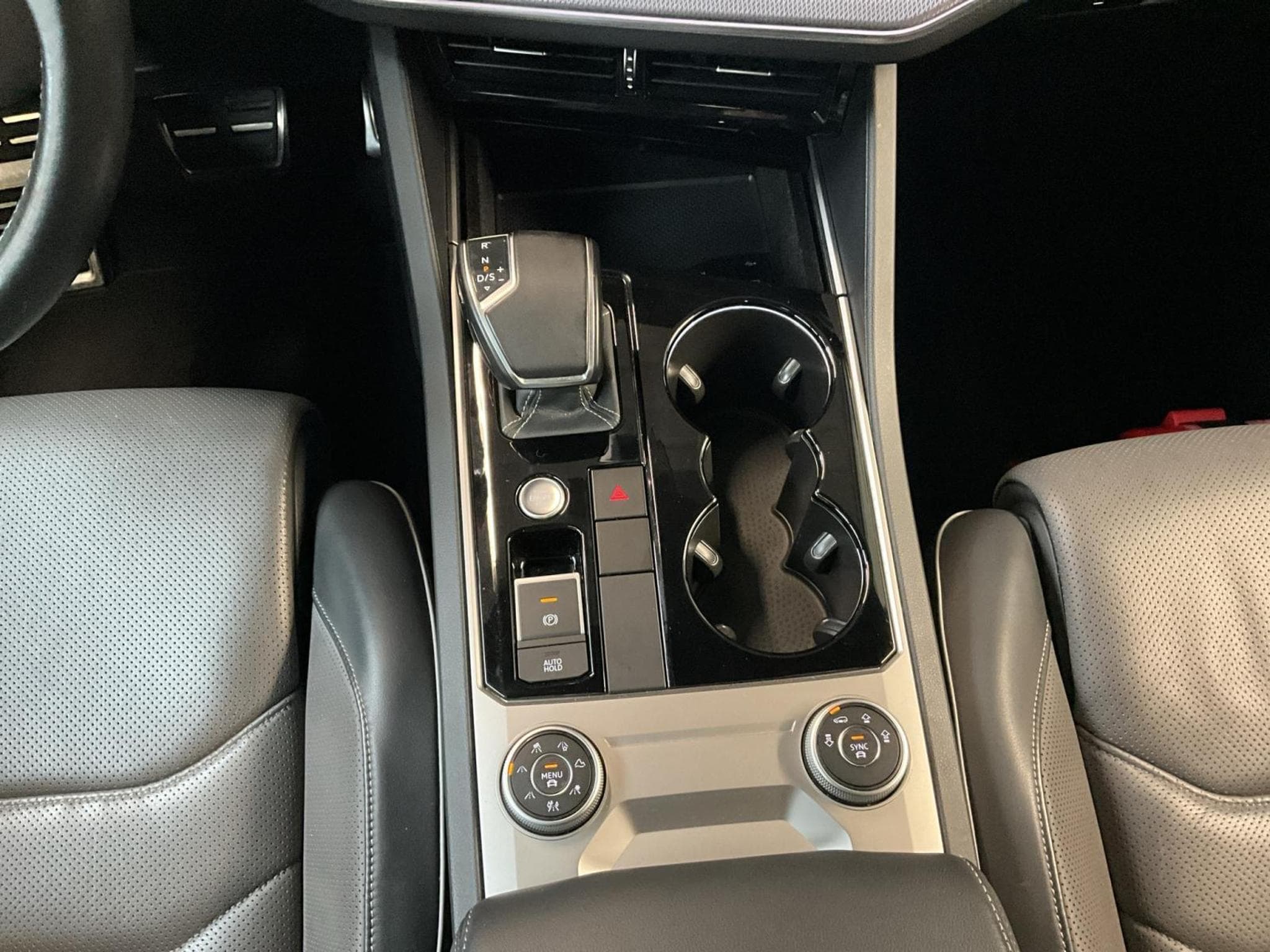 VW Touareg R-Line+V6+Black-Style+4M+Pano+Stand-H+Luft. (2019) - Photo 12