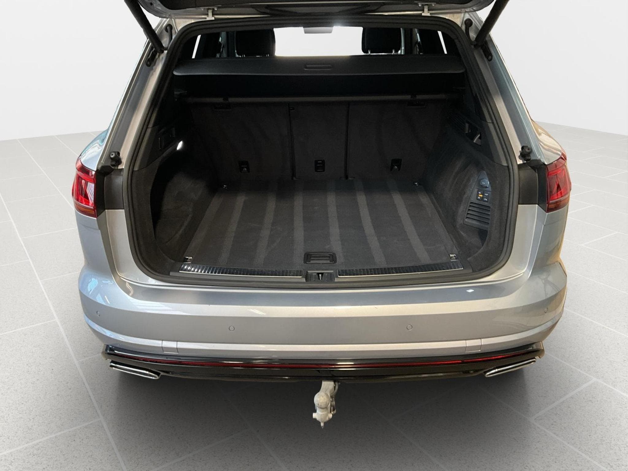 VW Touareg R-Line+V6+Black-Style+4M+Pano+Stand-H+Luft. (2019) - Photo 17