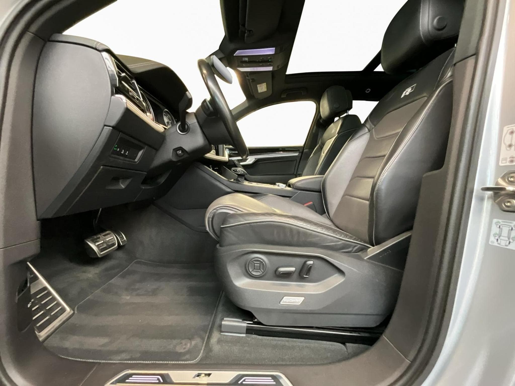 VW Touareg R-Line+V6+Black-Style+4M+Pano+Stand-H+Luft. (2019) - Photo 9