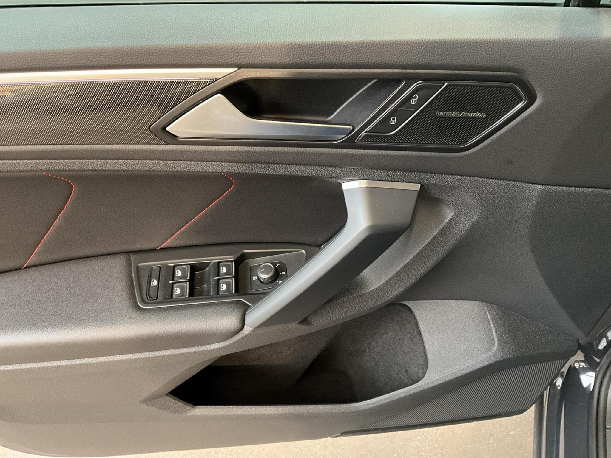 VW Tiguan Life-Urban-Sport+DSG+LED+RearView (2024) - Photo 10