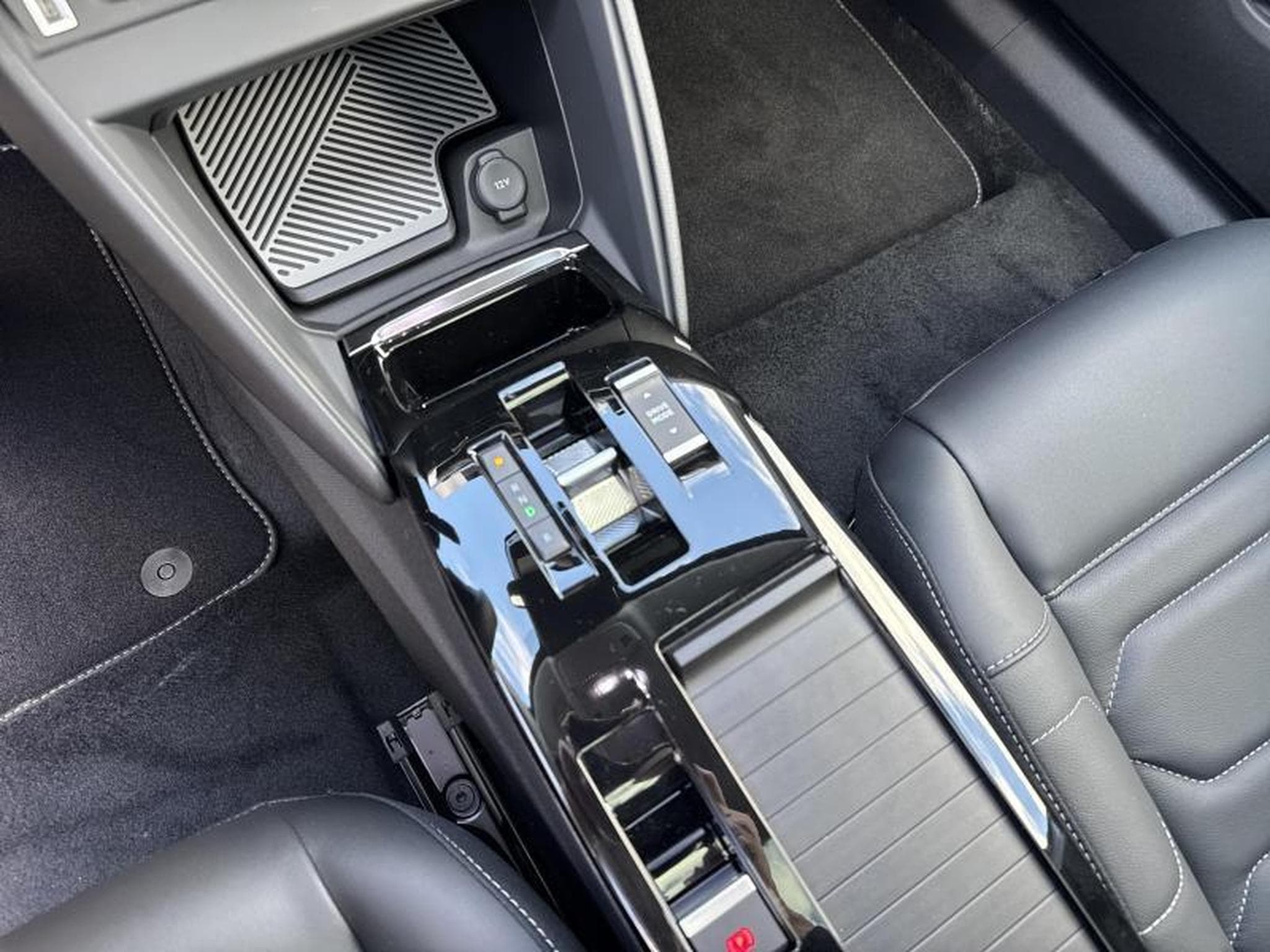 Citroen C4 E Shine (2023) - Photo 19