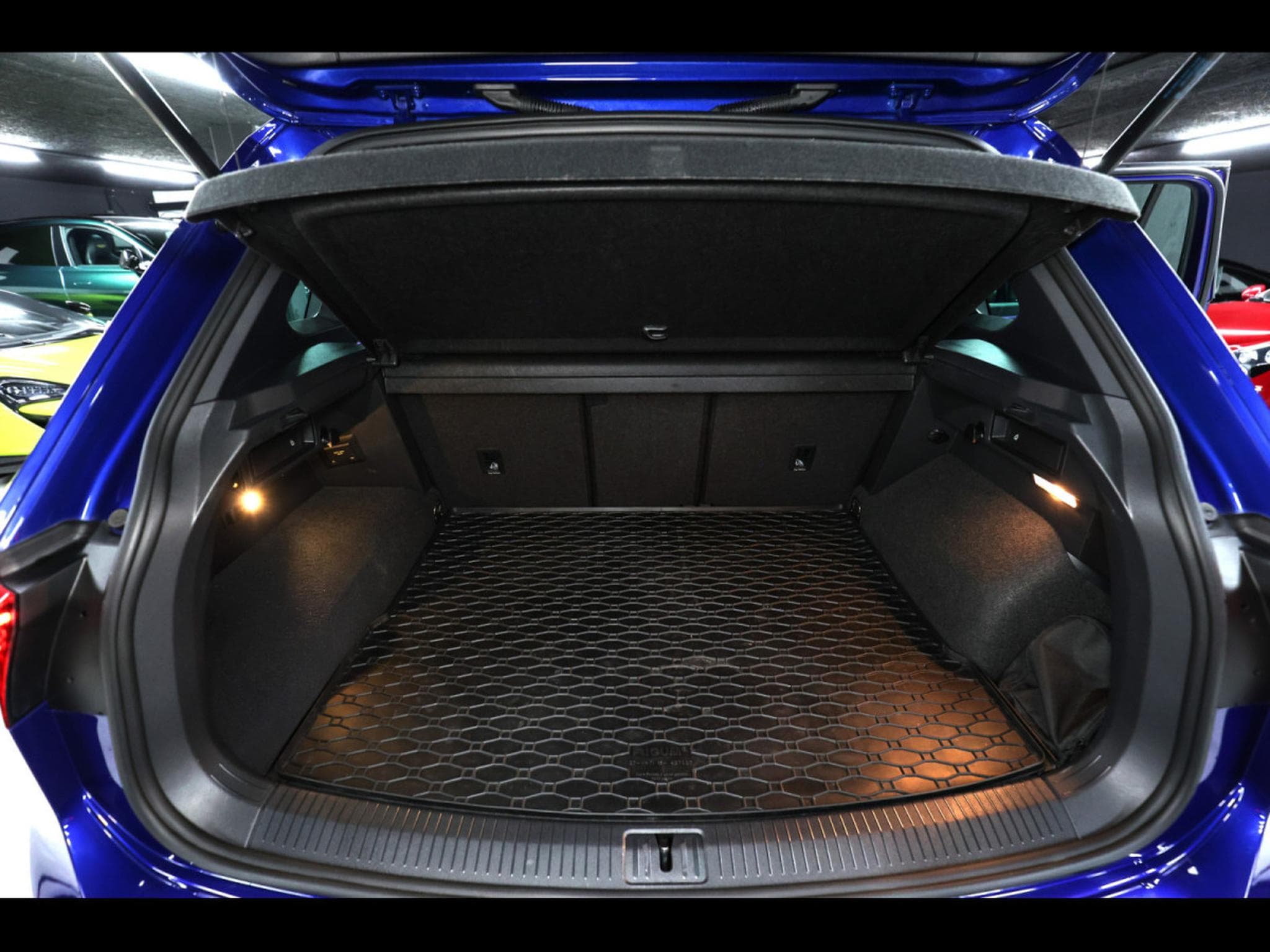 VW Tiguan 2.0 TSI 320 R 4MOTION – LAPIZ BLUE (2021) - Photo 15