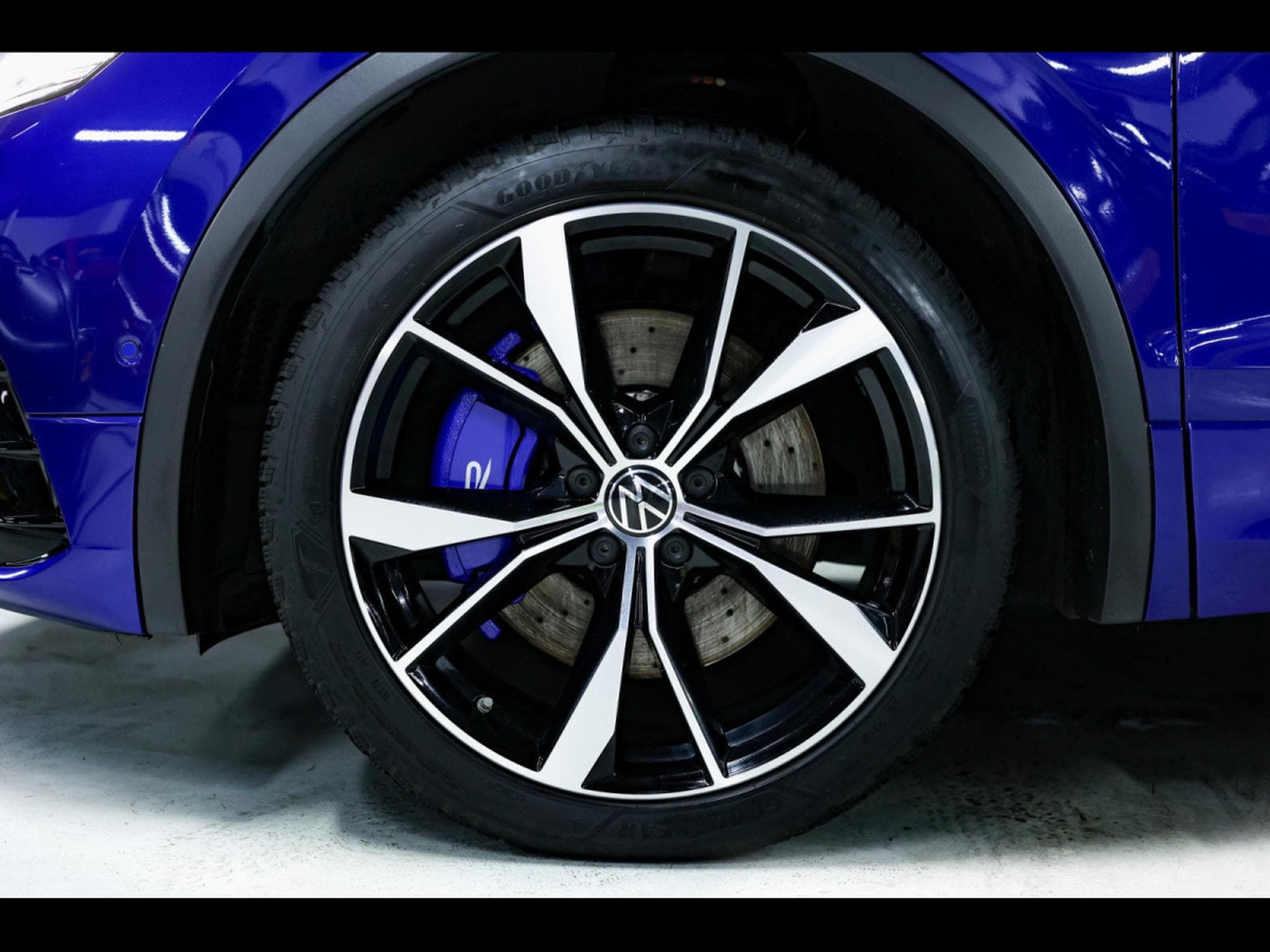 VW Tiguan 2.0 TSI 320 R 4MOTION – LAPIZ BLUE (2021) - Photo 9