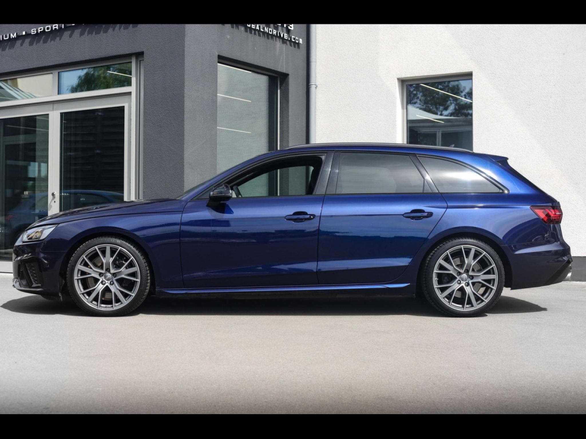 Audi S4 AVANT 3.0 TDI QUATTRO TIPTRONIC – PACK BLACK - NAVARRE BLUE (2023) - Photo 2