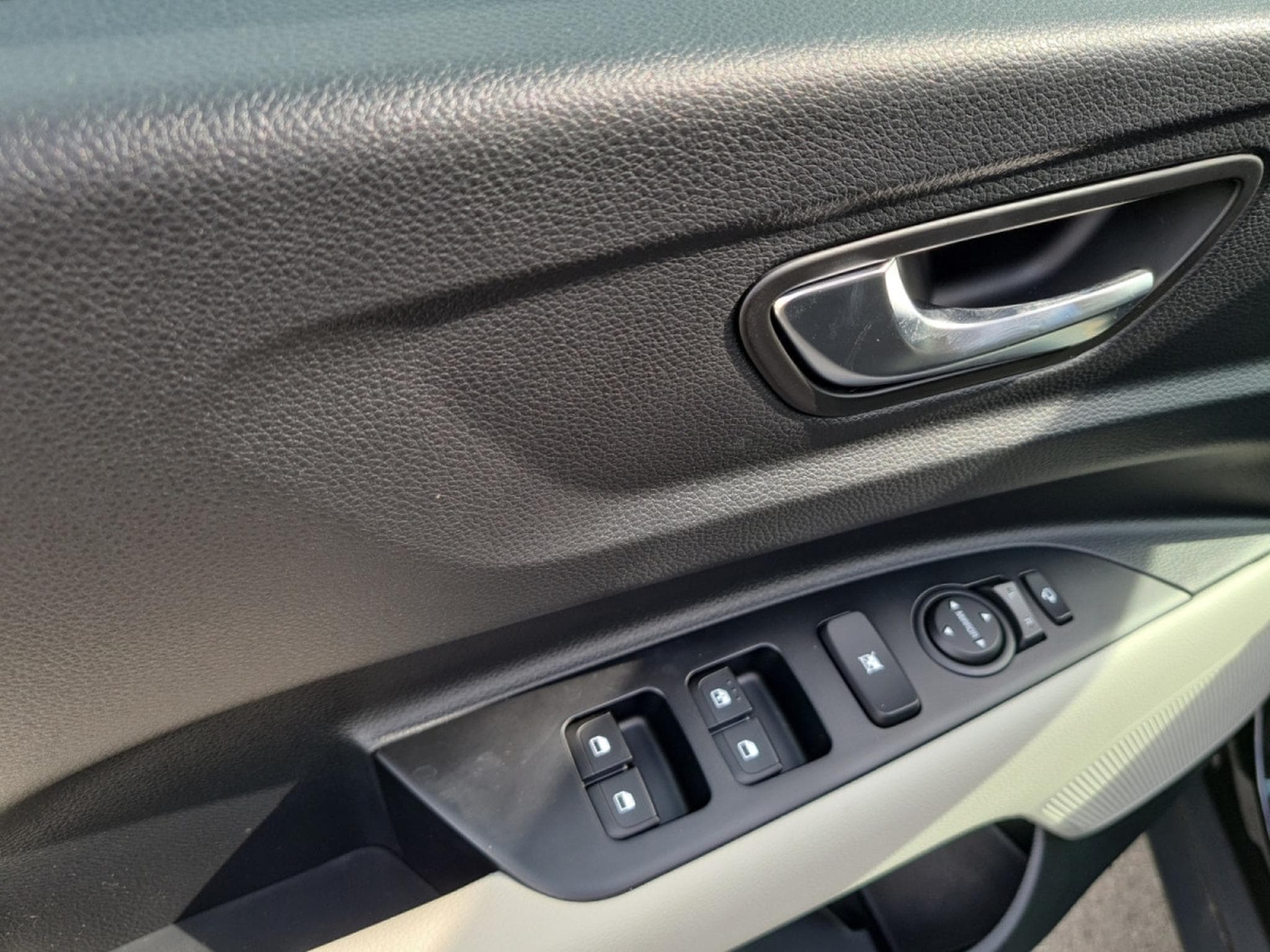 Kia Stonic GT Line 1.0 T-GDI 100 DCT (2026) - Photo 11