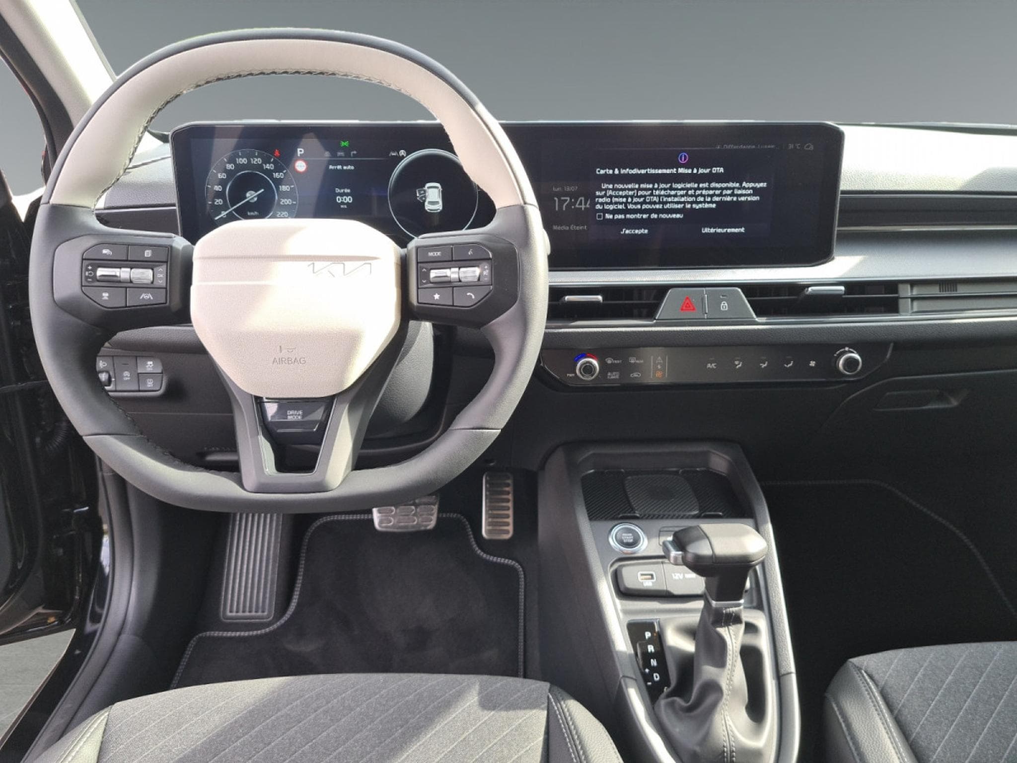 Kia Stonic GT Line 1.0 T-GDI 100 DCT (2026) - Photo 12
