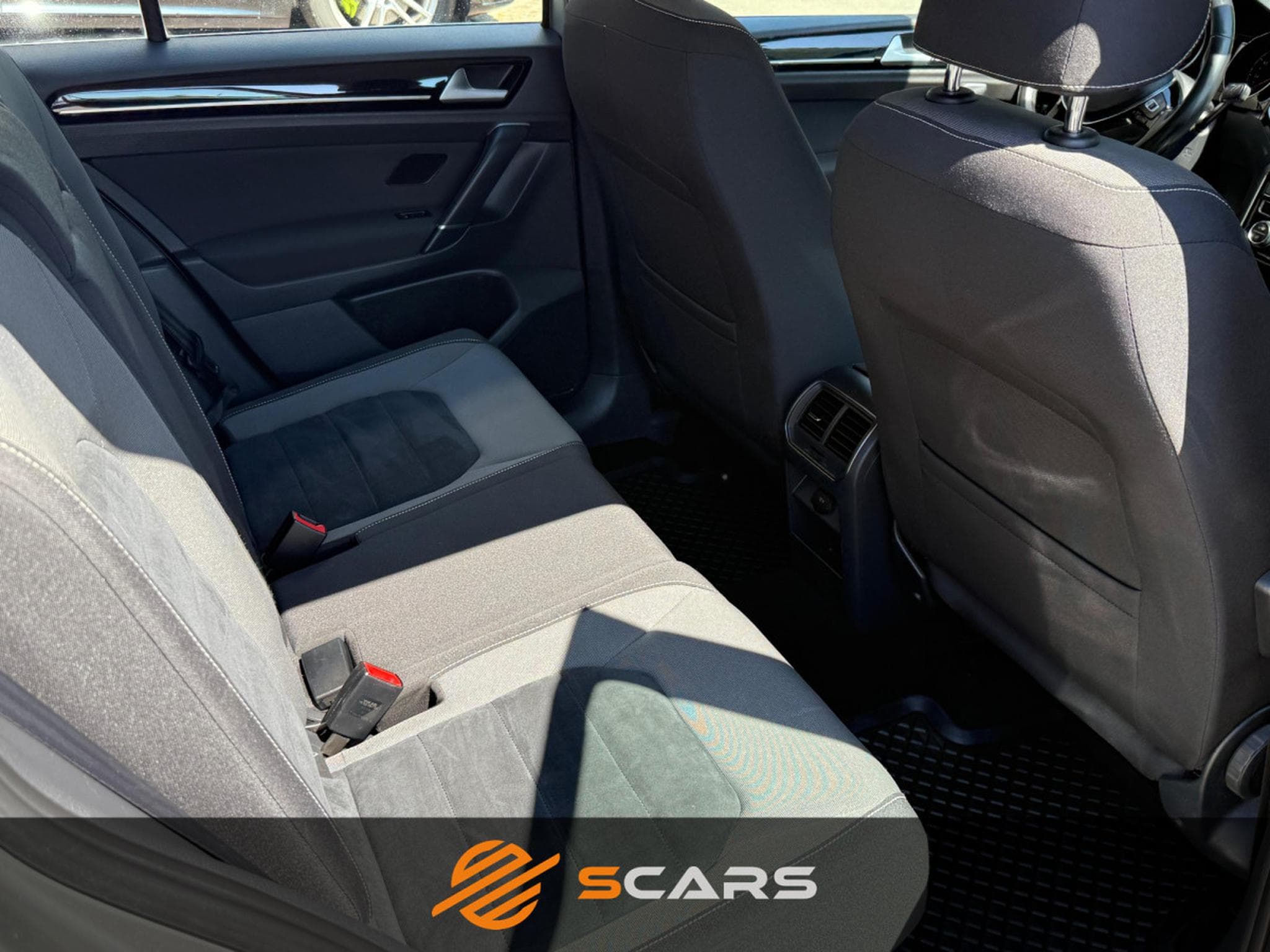 VW Golf 2.0 TDI 150CV DSG BLUEMOTION (2015) - Photo 4