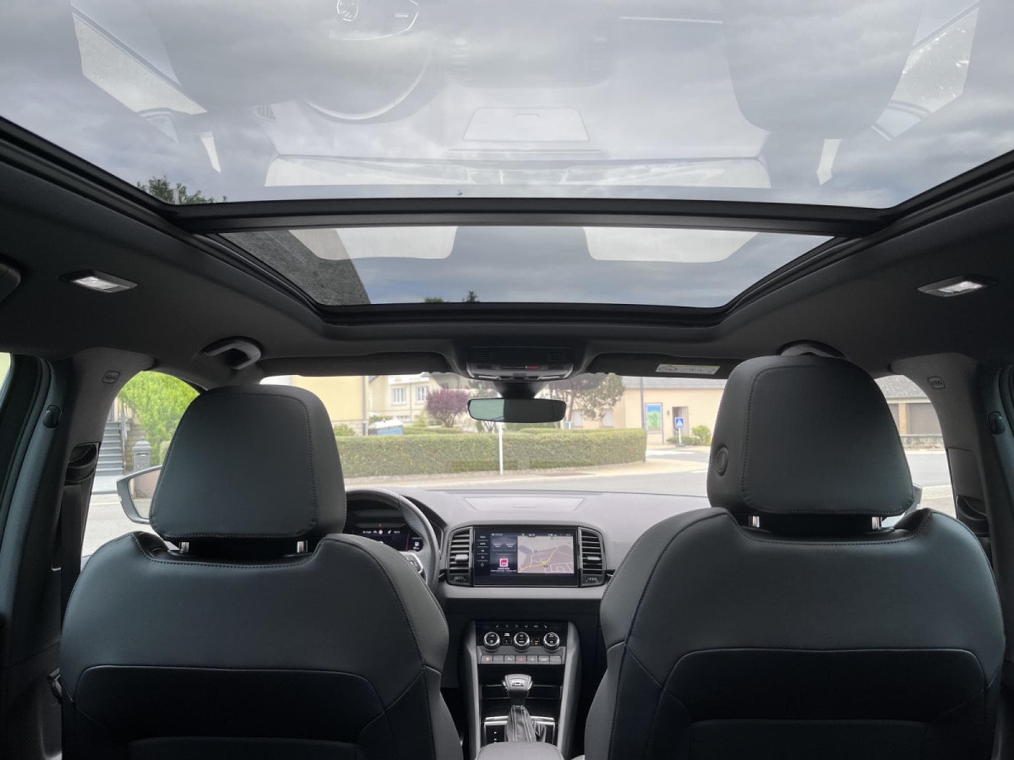 Skoda Karoq 2.0 Tsi Sportline DSG 4x4 Pano AHK Keyless (2023) - Photo 11