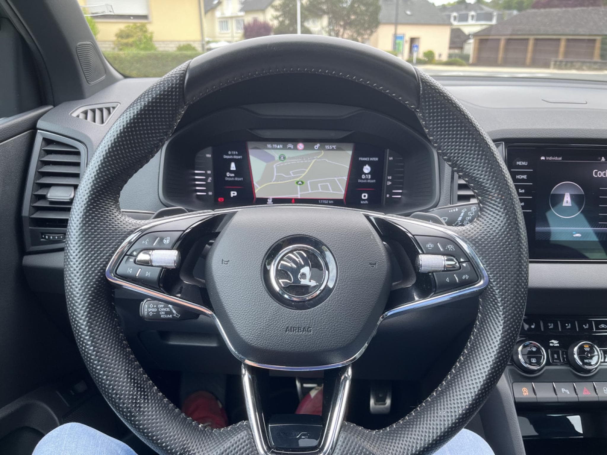 Skoda Karoq 2.0 Tsi Sportline DSG 4x4 Pano AHK Keyless (2023) - Photo 12