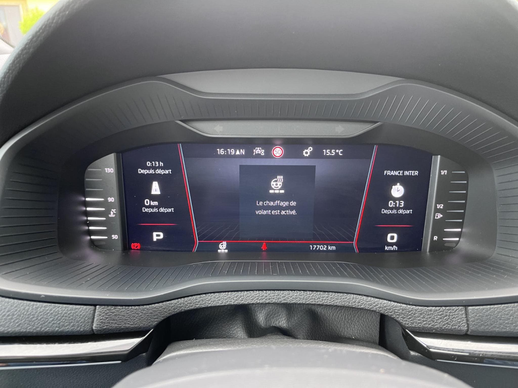 Skoda Karoq 2.0 Tsi Sportline DSG 4x4 Pano AHK Keyless (2023) - Photo 17