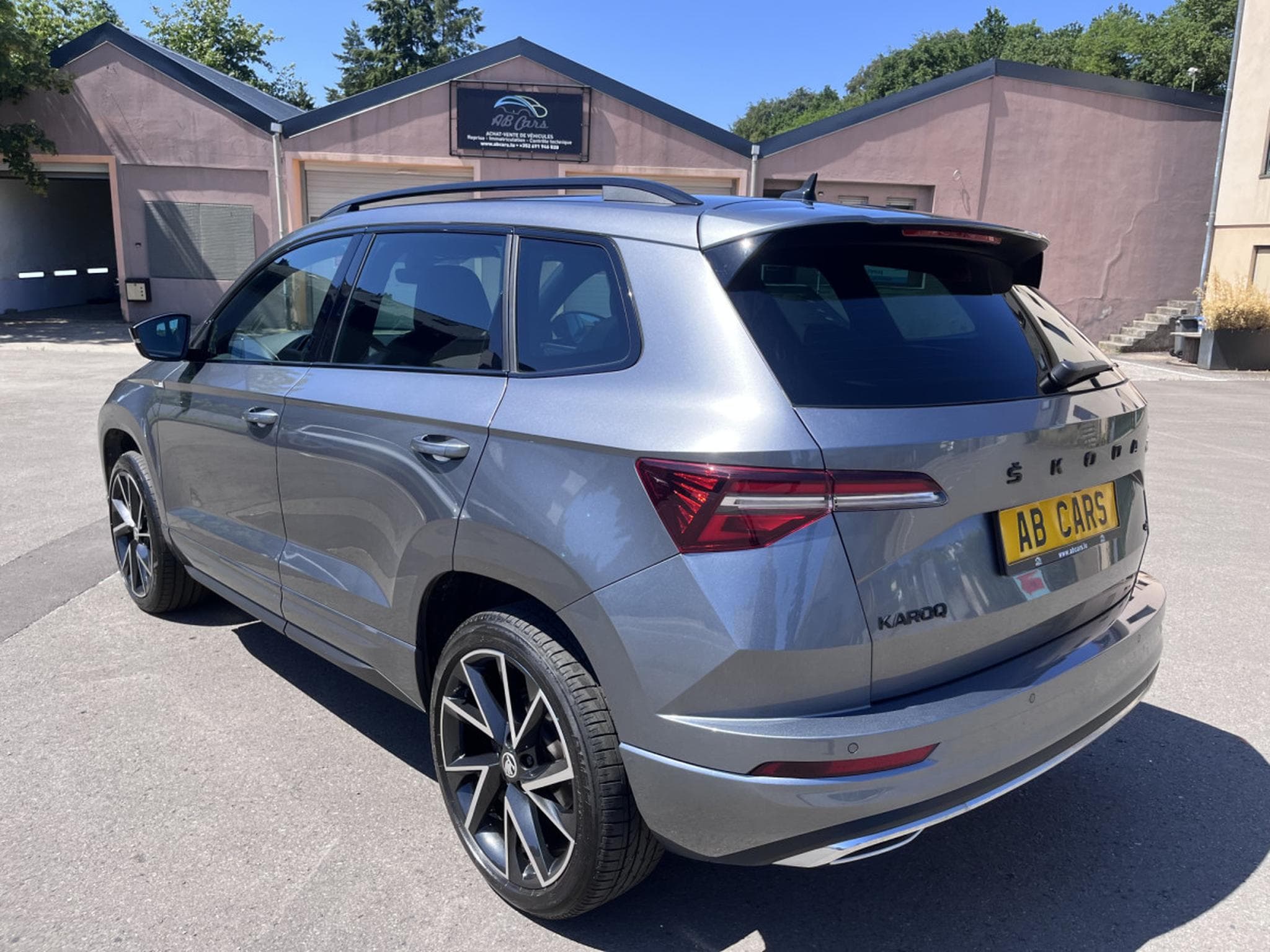 Skoda Karoq 2.0 Tsi Sportline DSG 4x4 Pano AHK Keyless (2023) - Photo 8
