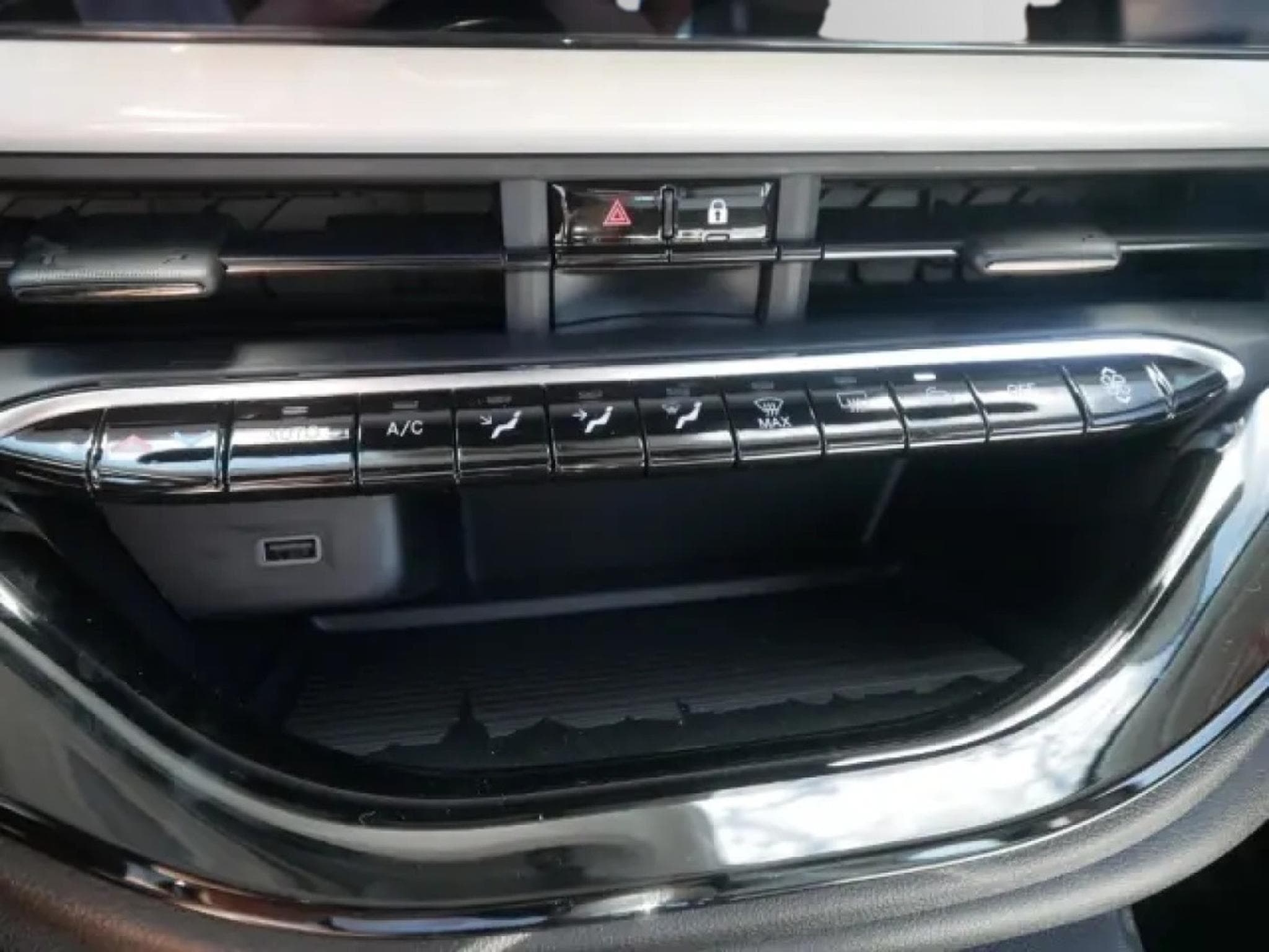 Fiat 500 HYBRID ICON CABRIO (2026) - Photo 18