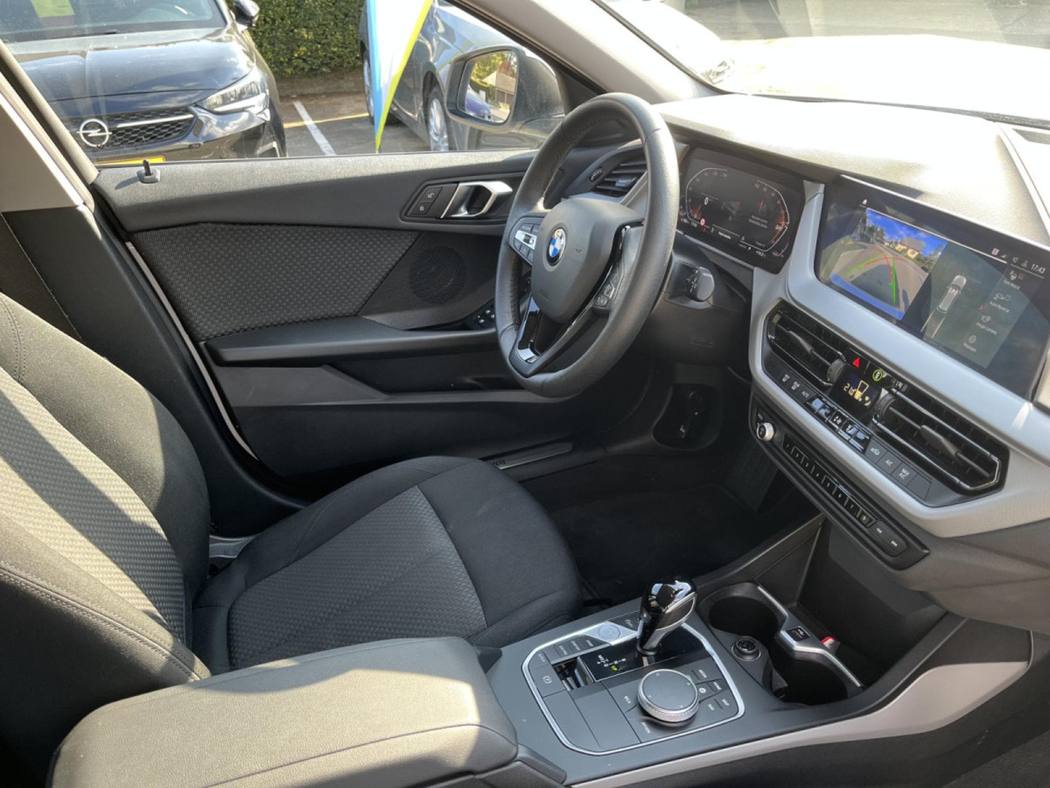 BMW 118 118i A 136cv 2xPDC Apple Carplay LED Camera (2023) - Photo 9