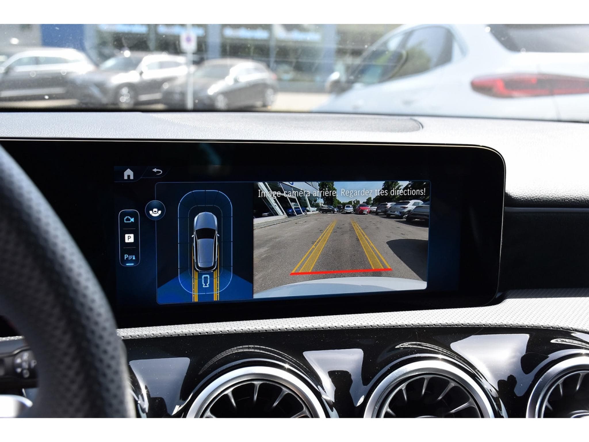 Mercedes A 200 AMG Line 7G-Tronic GPS LANE CAM PARK KEYLESS 1° MAIN (2025) - Photo 17