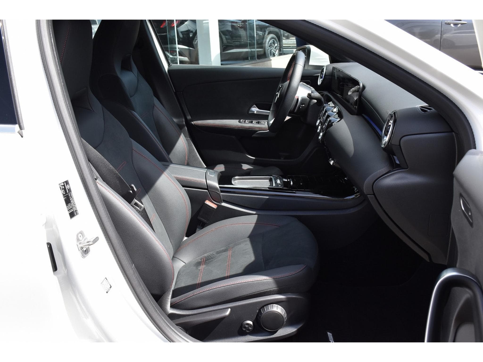 Mercedes A 200 AMG Line 7G-Tronic GPS LANE CAM PARK KEYLESS 1° MAIN (2025) - Photo 7