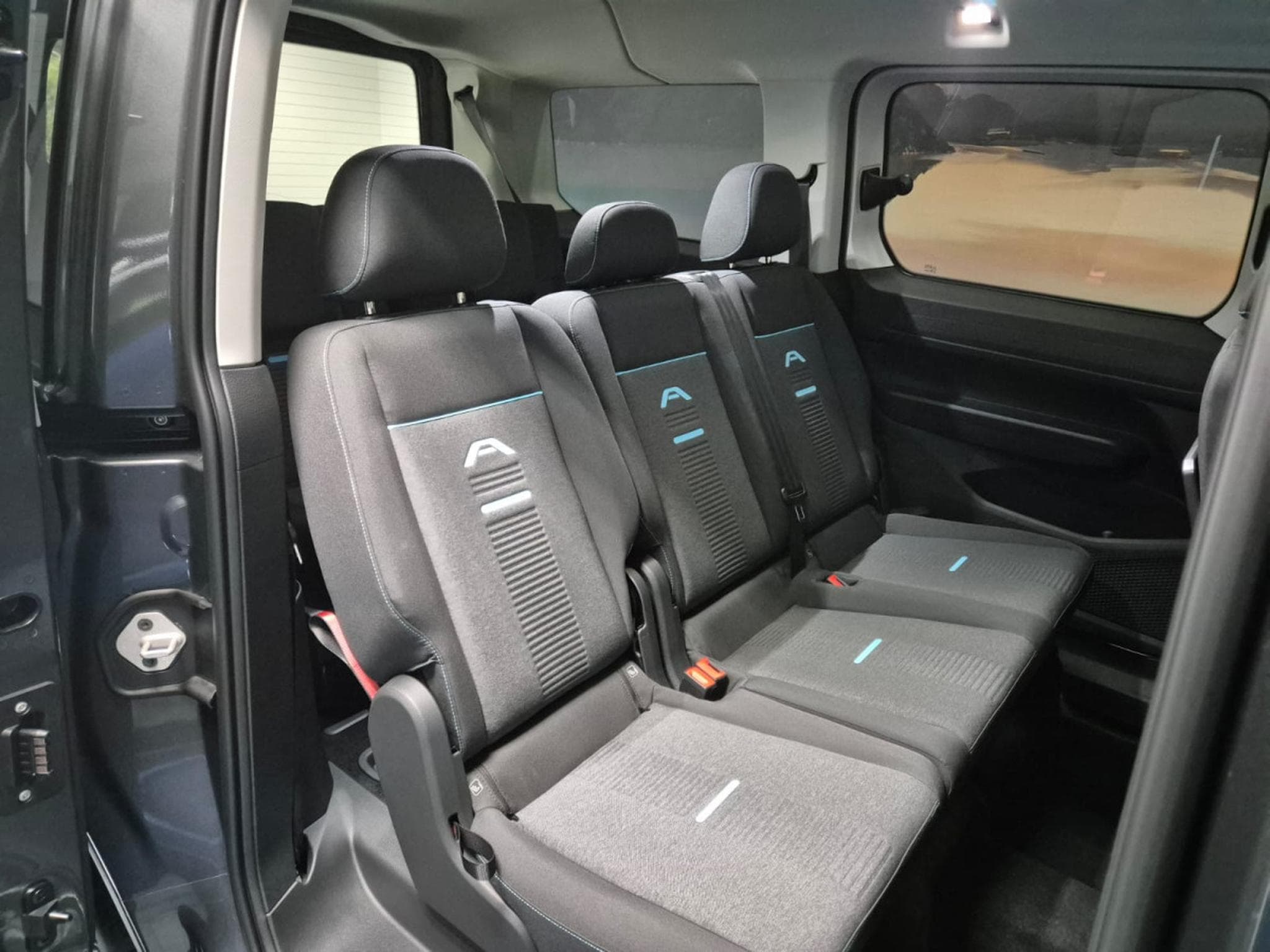 Ford Tourneo Active 2.0 Ecoblue 122cv M6 AWD (2026) - Photo 11