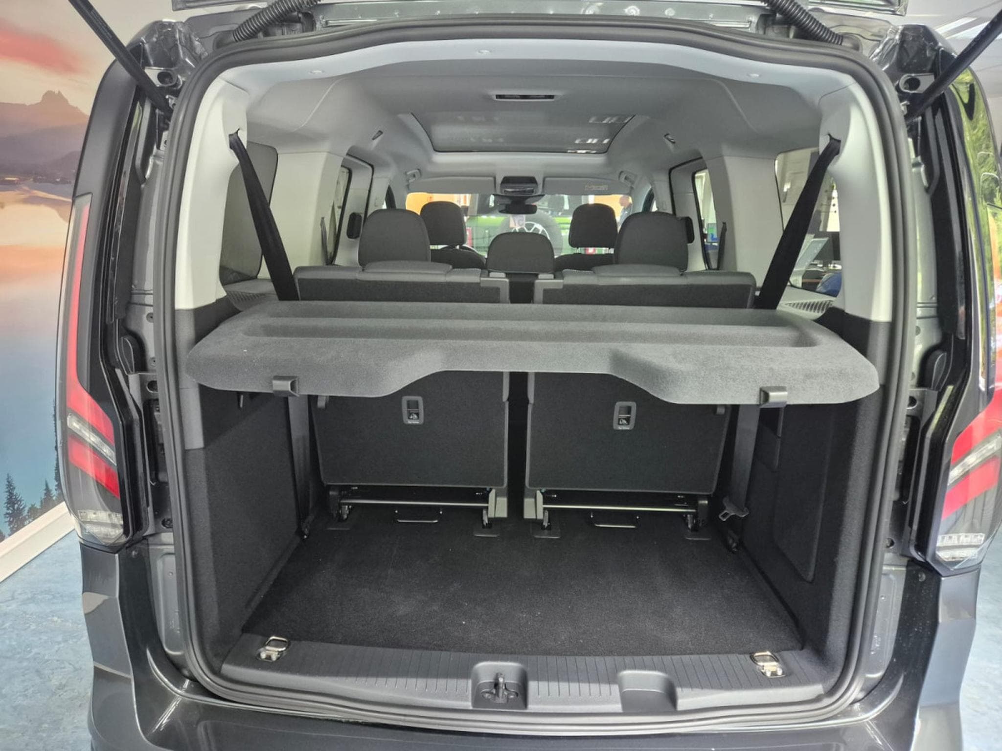 Ford Tourneo Active 2.0 Ecoblue 122cv M6 AWD (2026) - Photo 13