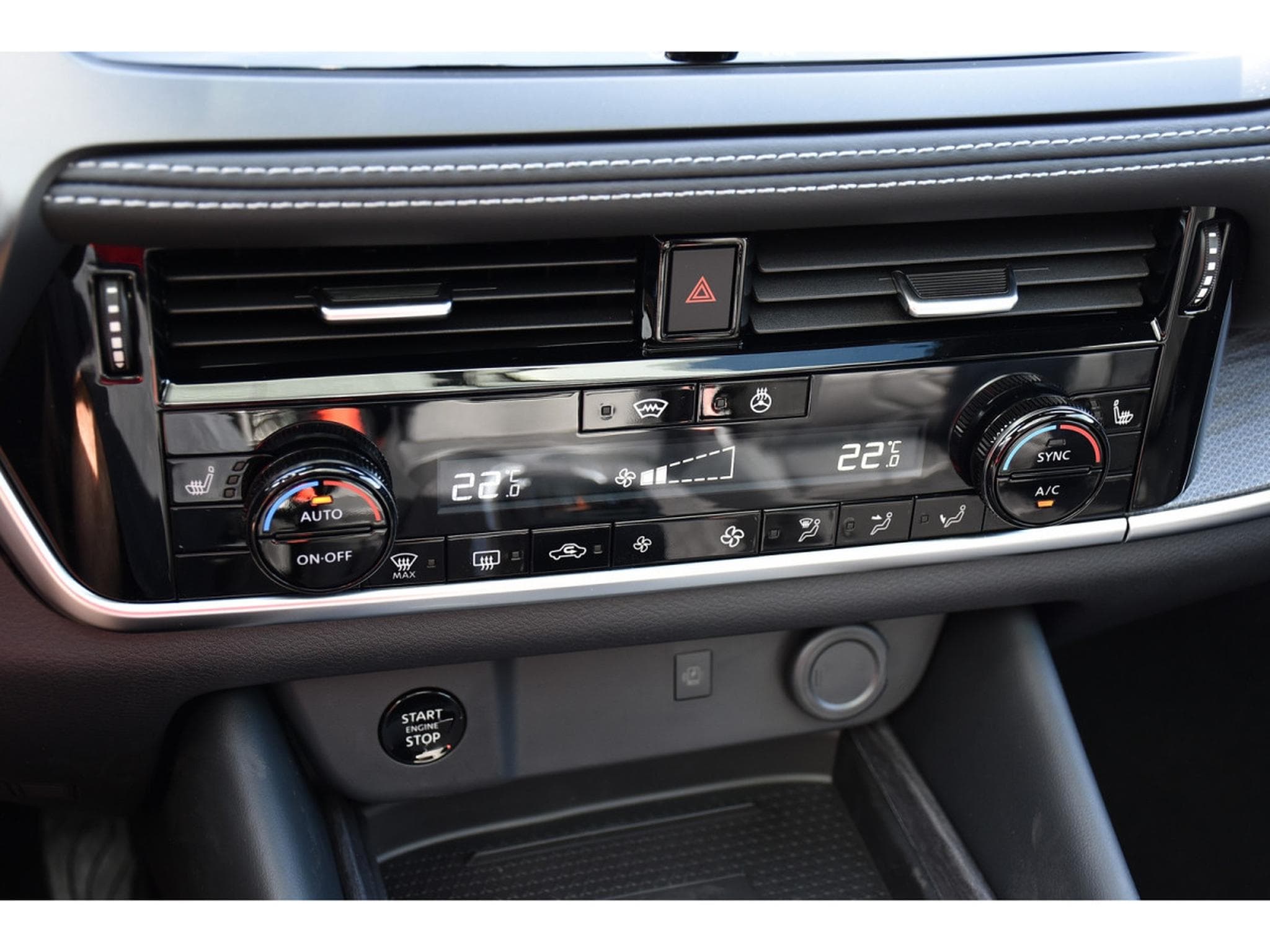 Nissan Qashqai 1.3 DIG-T MHEV Tekna Xtronic 4WD CUIR MEMO PANO CAM360 NEUF (2026) - Photo 16