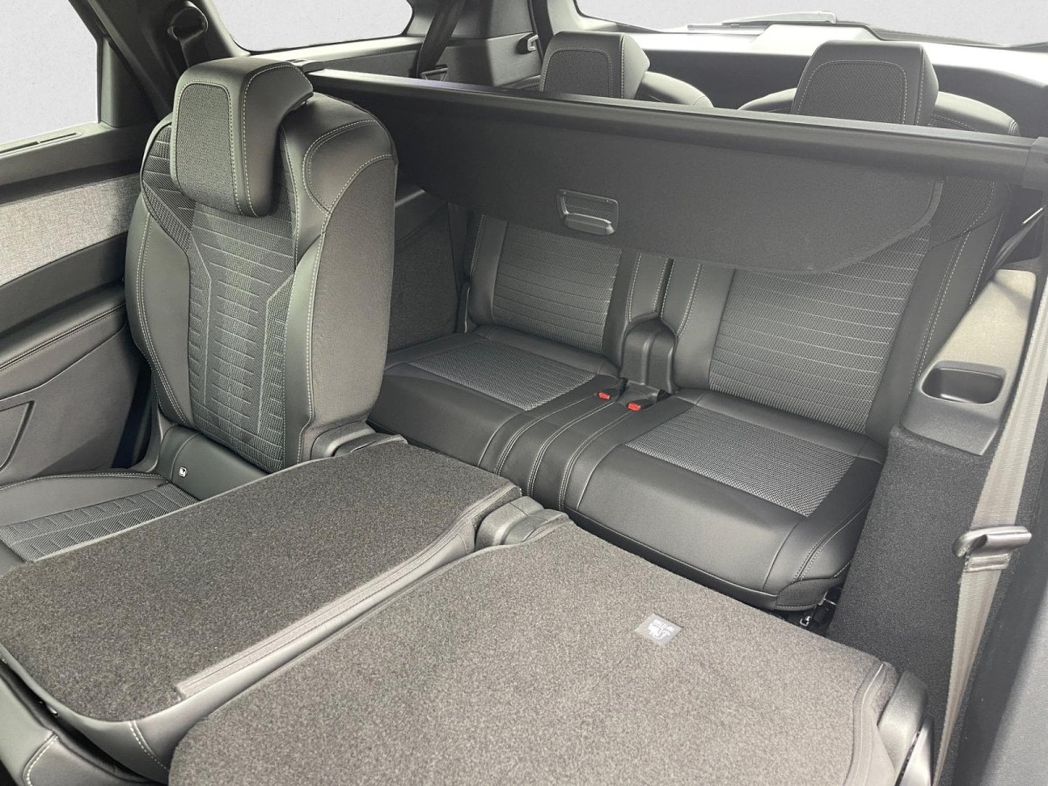 Peugeot 5008 1.2 PureTech 146 e-DSC6 GT (2026) - Photo 10