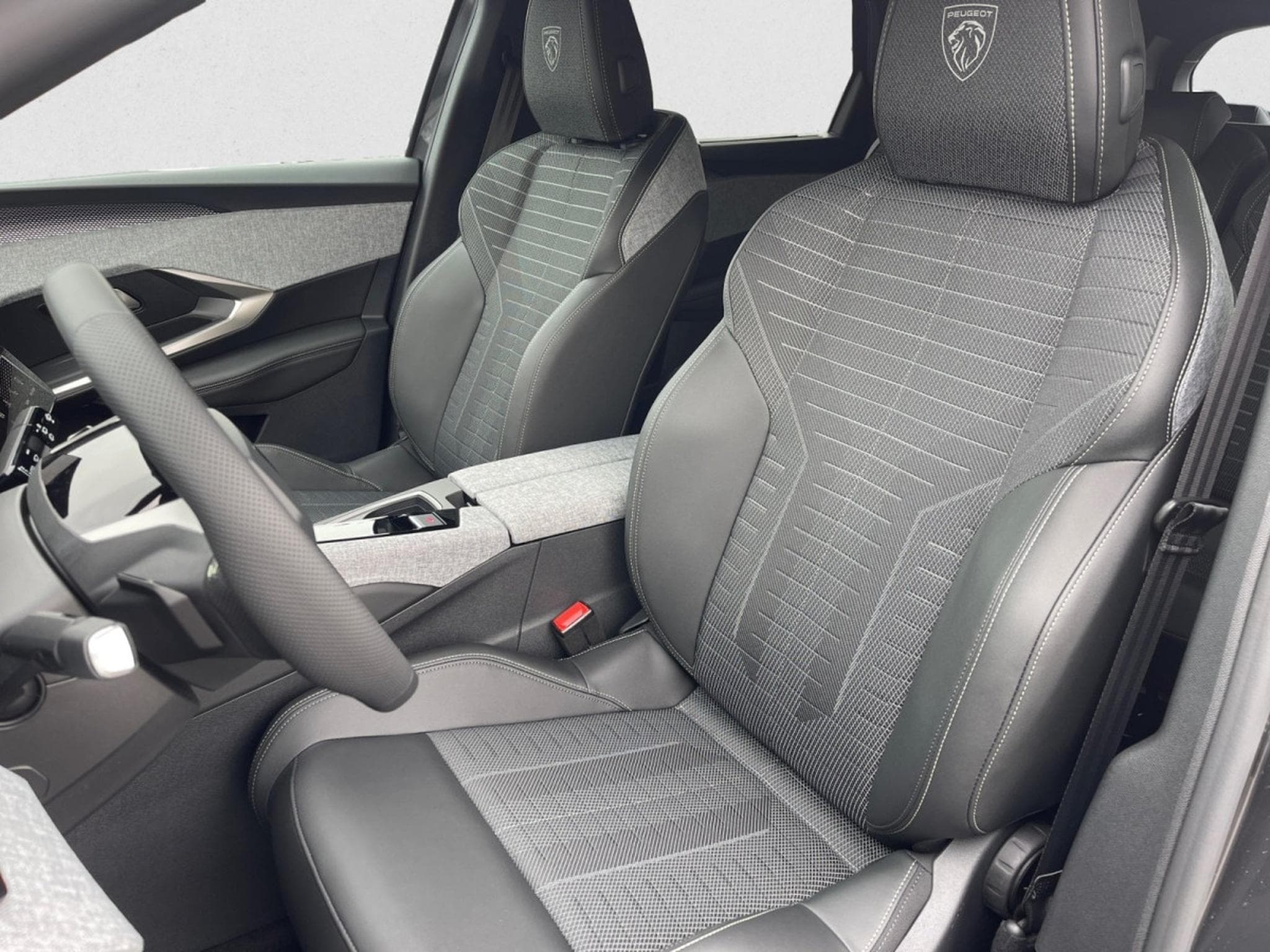 Peugeot 5008 1.2 PureTech 146 e-DSC6 GT (2026) - Photo 8