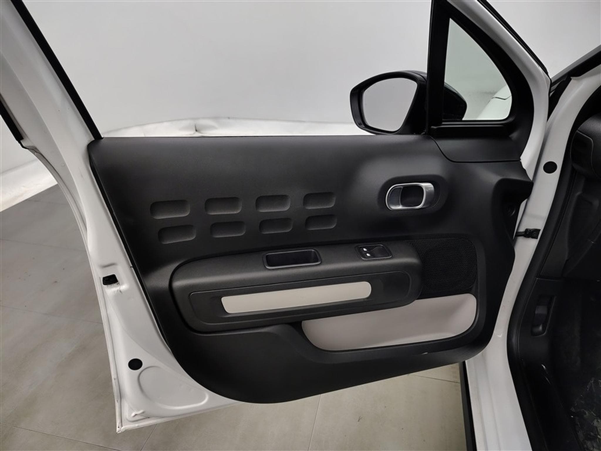 Citroen C3 1.2i PureTech 82cv Live CLIM / BLUETOOTH (2022) - Photo 16