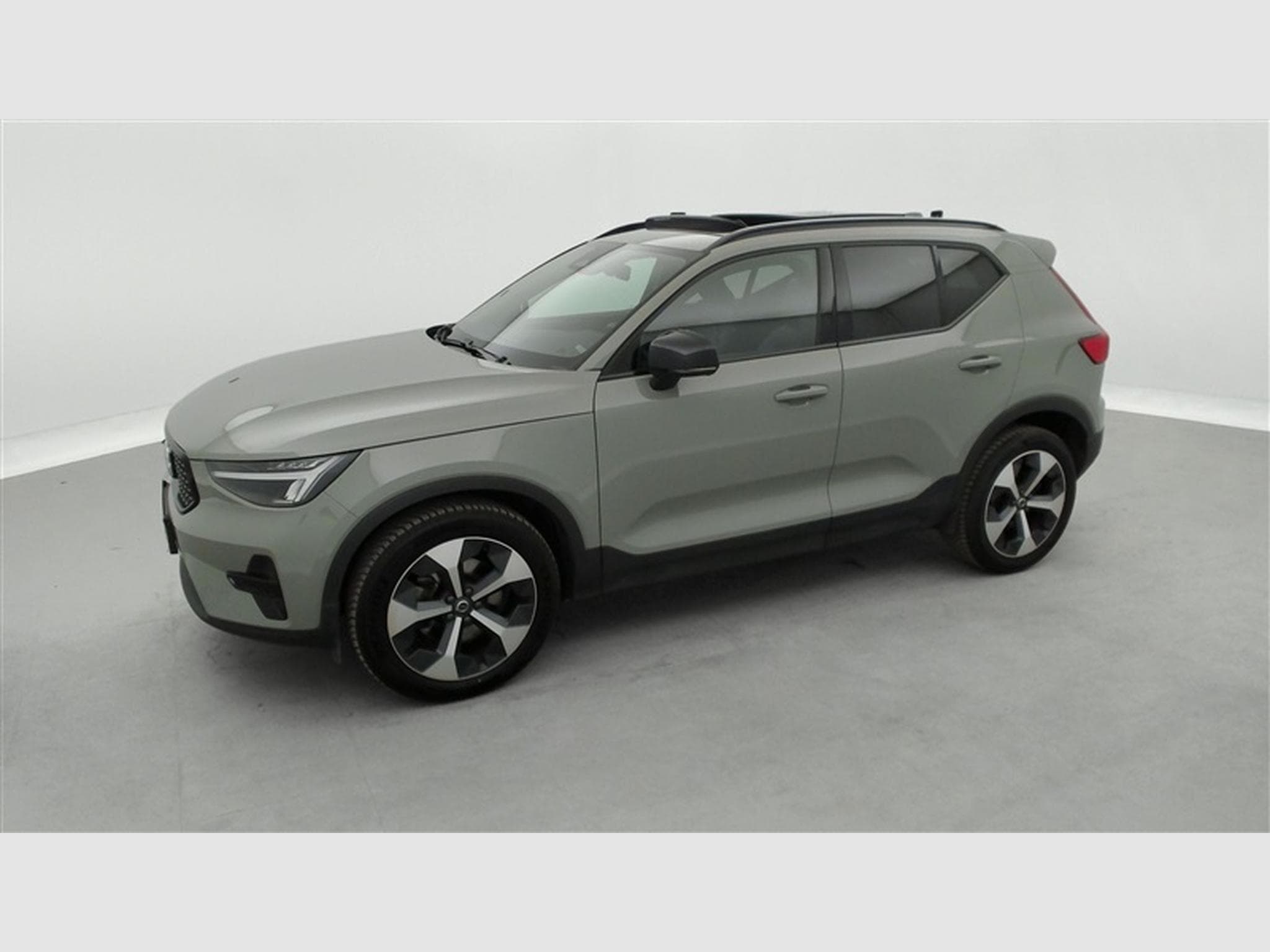 Volvo XC40 2.0 B3 MHEV Ultra Dark Limited Edition DCT (2024) - Photo 24
