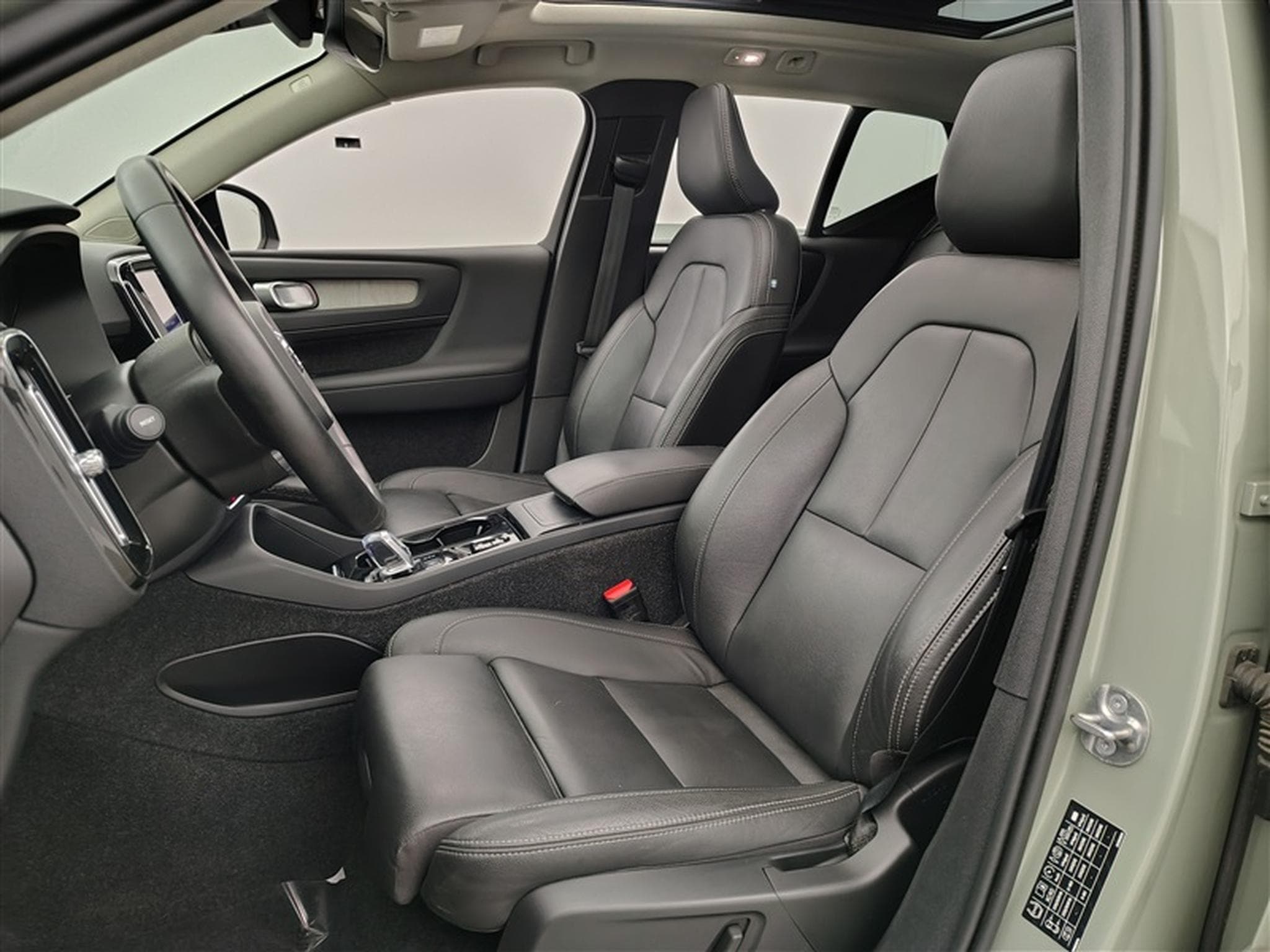 Volvo XC40 2.0 B3 MHEV Ultra Dark Limited Edition DCT (2024) - Photo 7