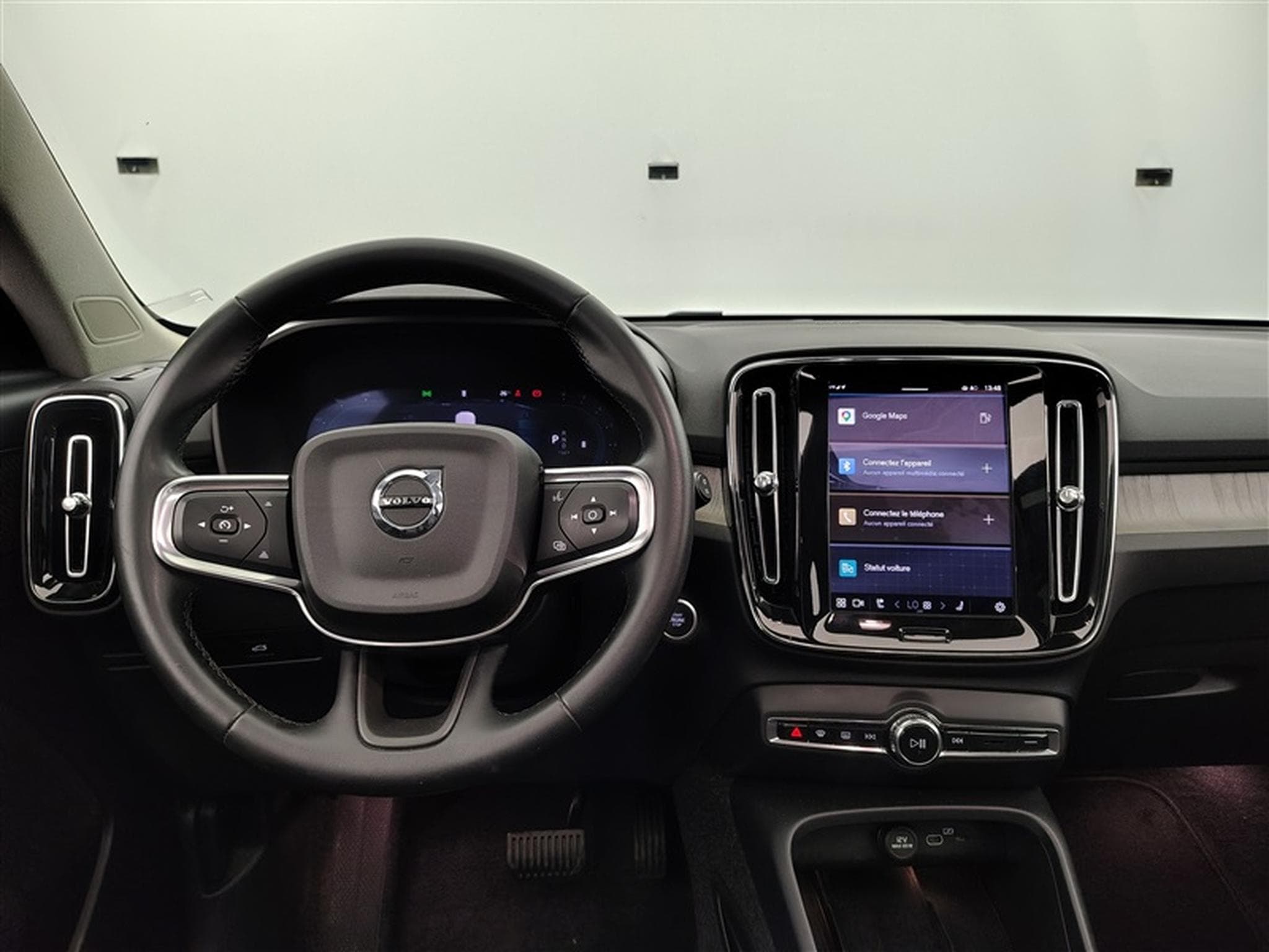 Volvo XC40 2.0 B3 MHEV Ultra Dark Limited Edition DCT (2024) - Photo 9