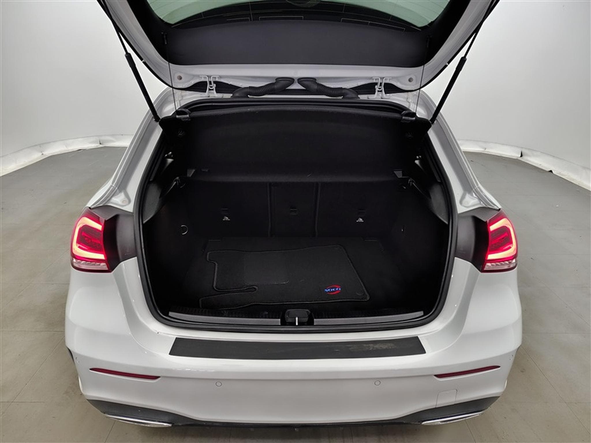 Mercedes A 180 A 180 d PACK AMG NAVI / S-CUIR / FULL LED (2021) - Photo 14