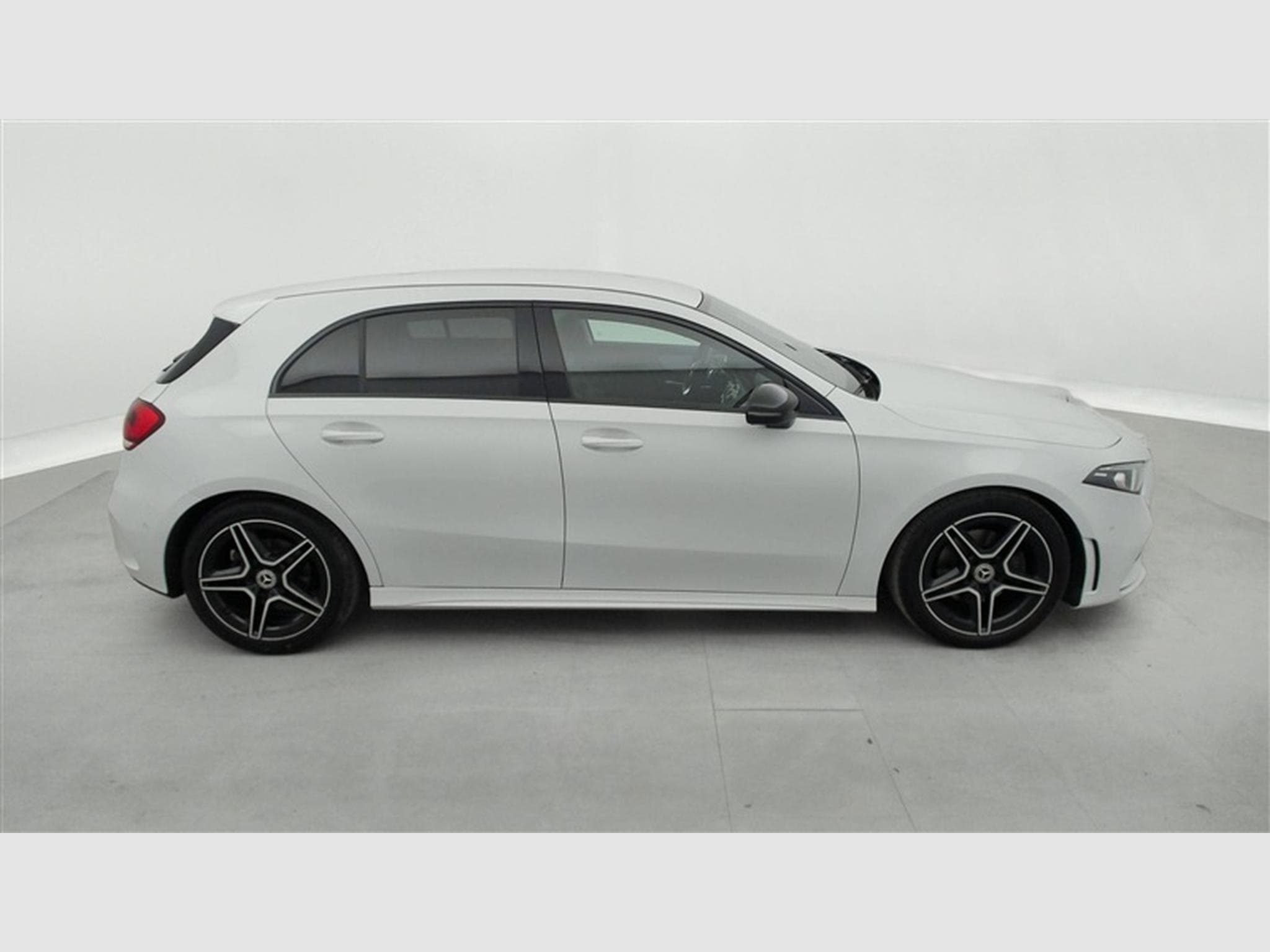 Mercedes A 180 A 180 d PACK AMG NAVI / S-CUIR / FULL LED (2021) - Photo 23