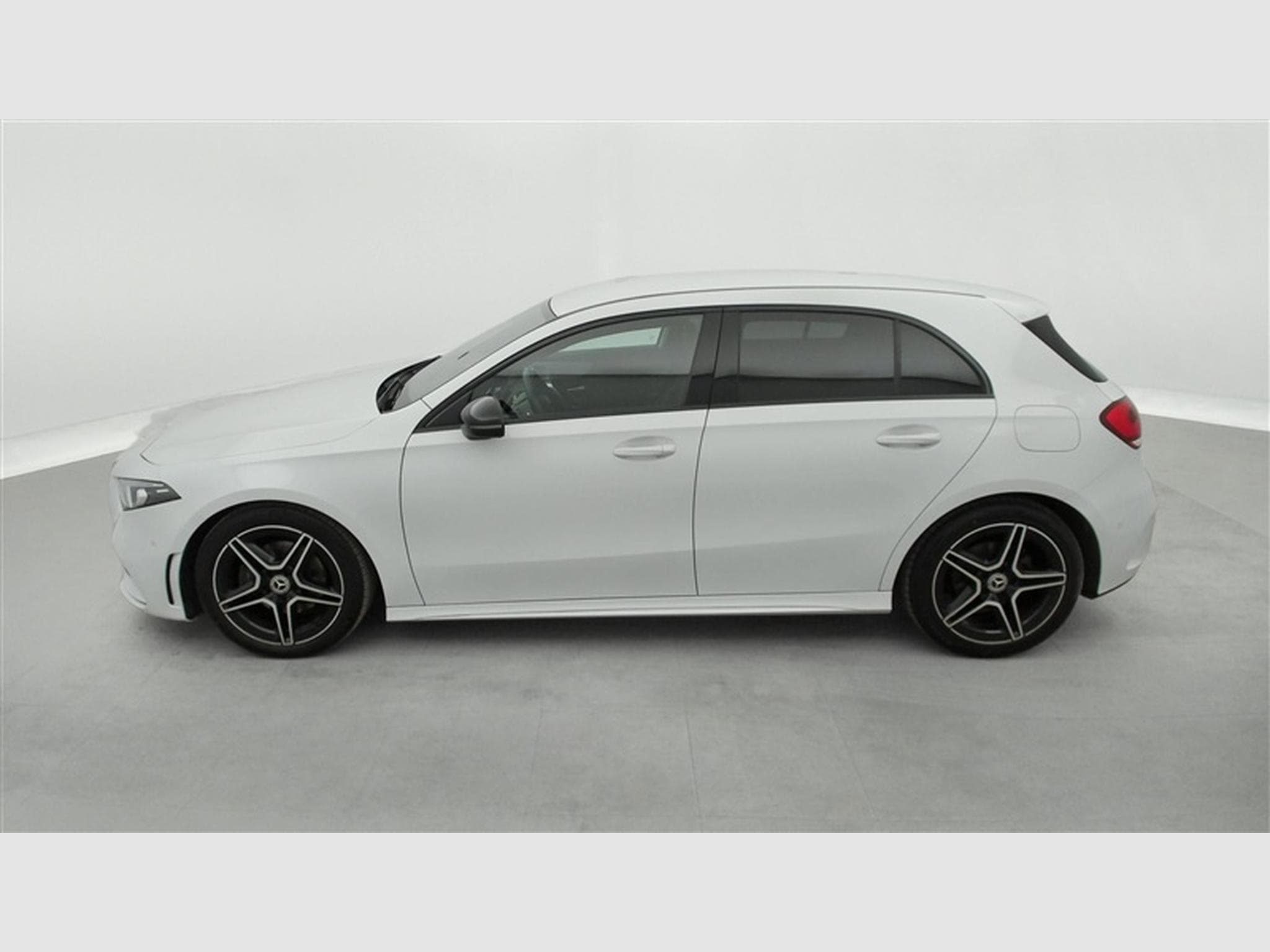Mercedes A 180 A 180 d PACK AMG NAVI / S-CUIR / FULL LED (2021) - Photo 3