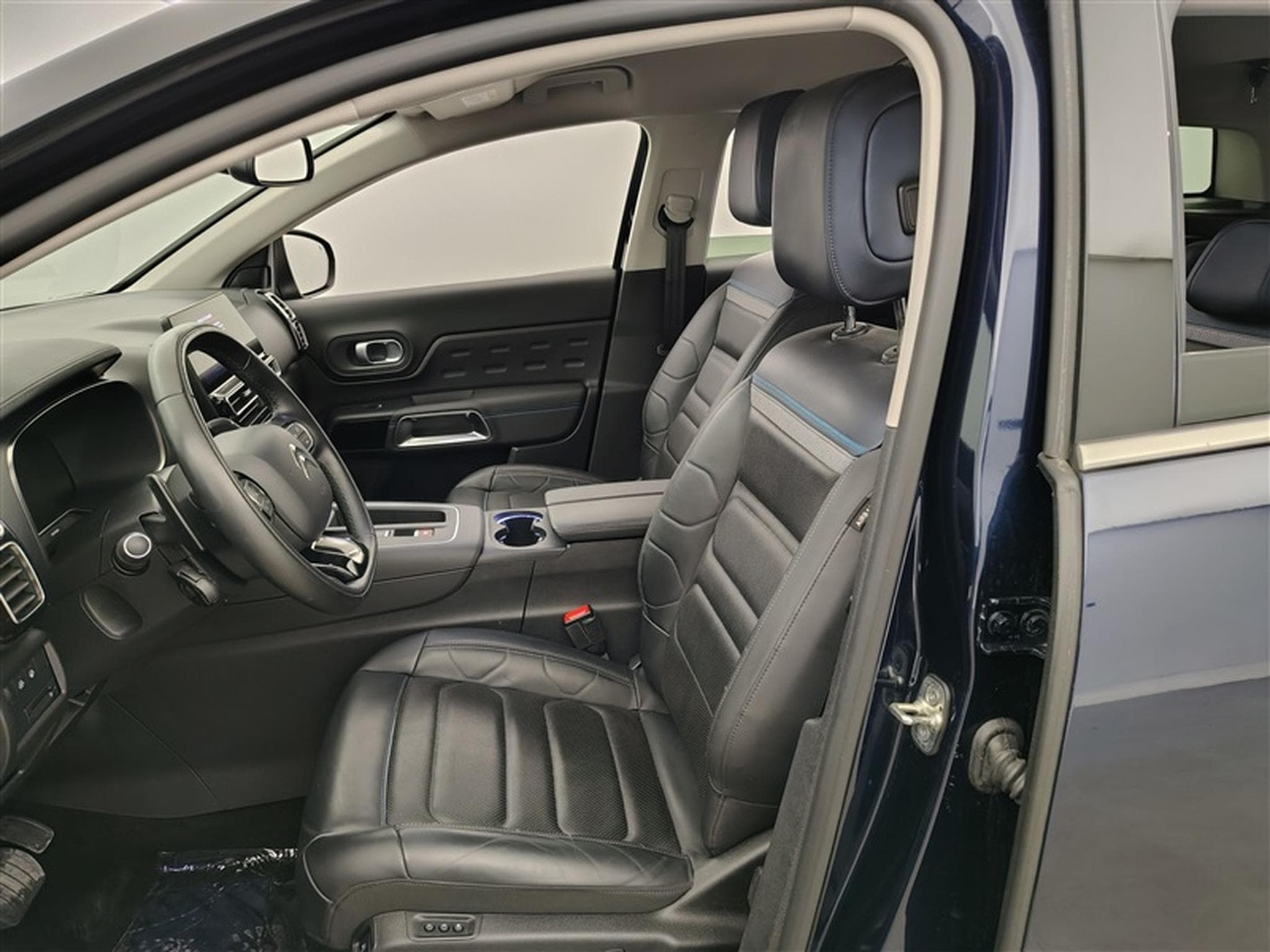 Citroen C5 Aircross 1.5 BlueHDi MAX PACK BLACK + TECHNO NAVI / CUIR / FULL LED (2024) - Photo 7
