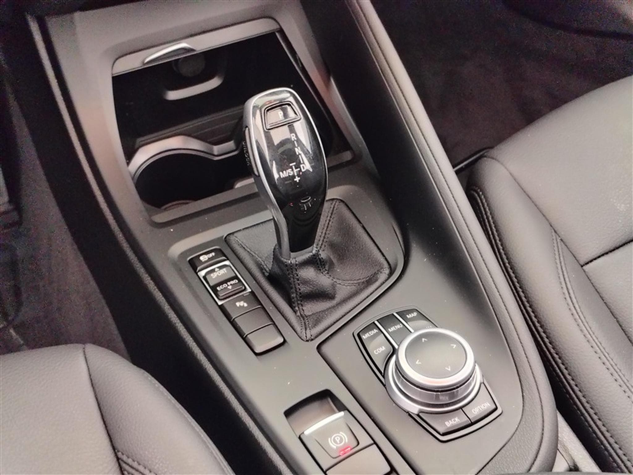 BMW X1 1.5 dA sDrive16 Business CUIR/NAVI/TO PANO/JA17 (2021) - Photo 12