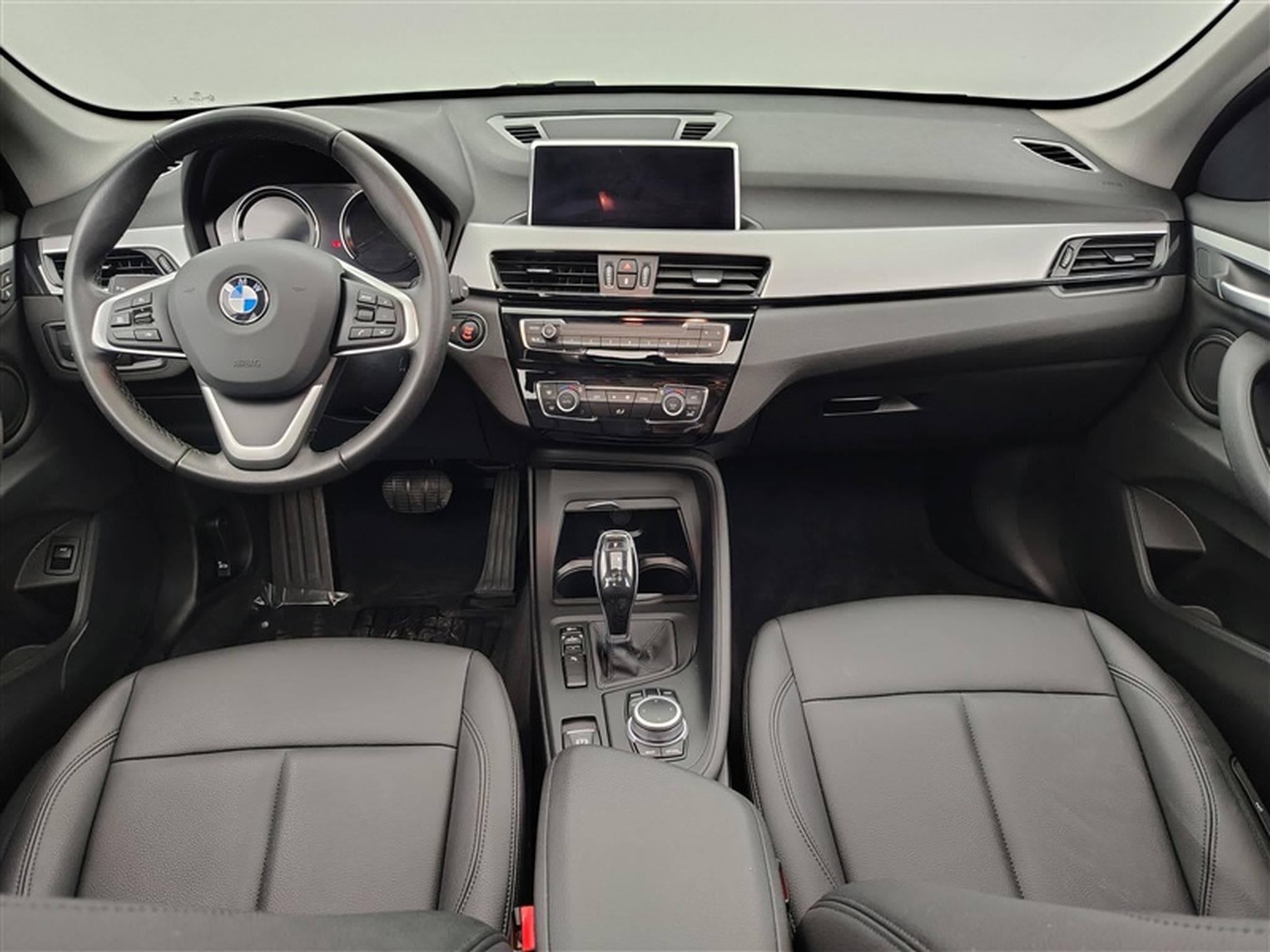 BMW X1 1.5 dA sDrive16 Business CUIR/NAVI/TO PANO/JA17 (2021) - Photo 8